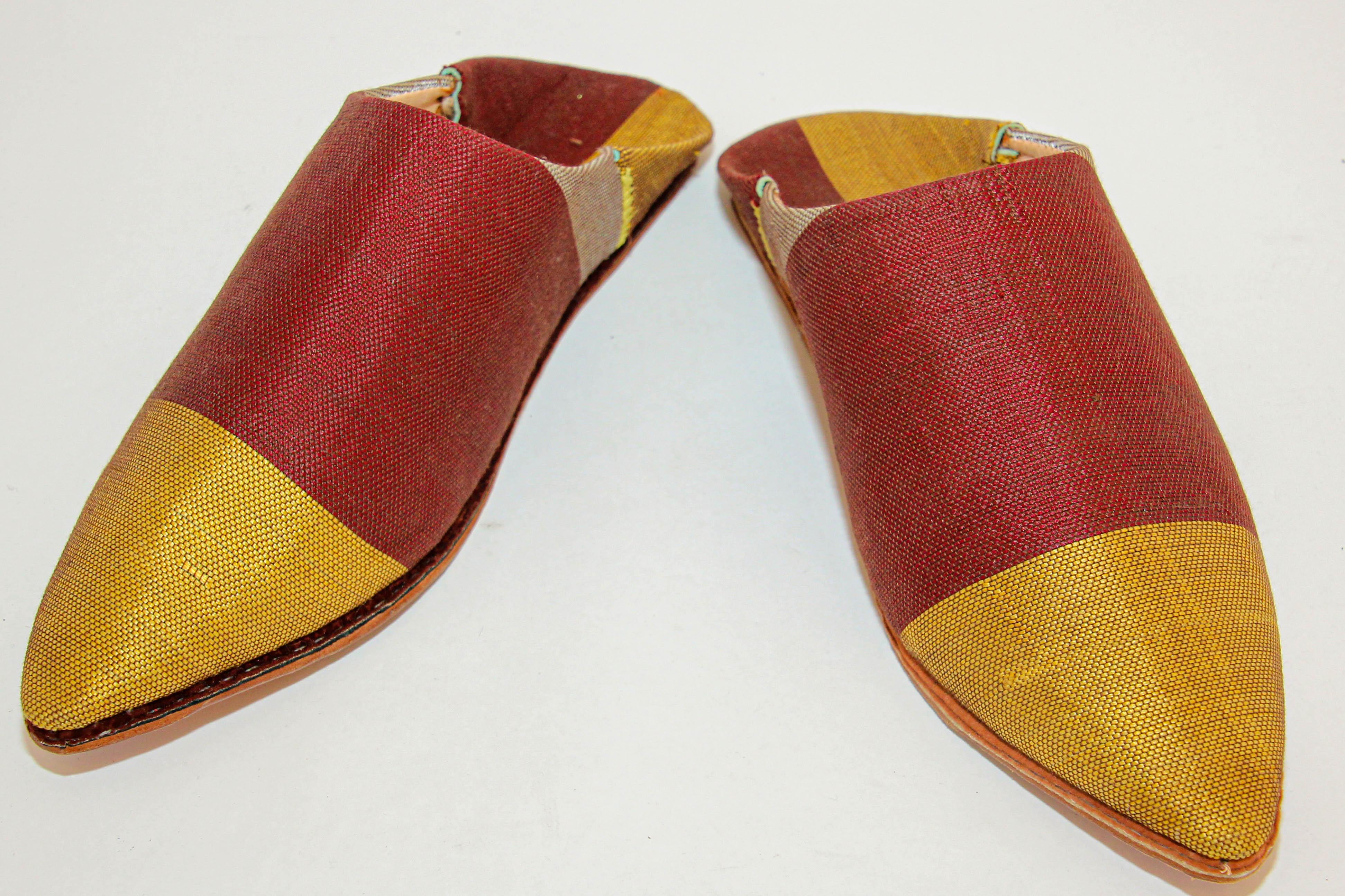 Moroccan Silk Slippers Babouches, chic and soft.
These Moroccan silk slippers are handmade to perfection the inside sole is crafted of soft leather, hand-sewn leather sole.
You won't want to take the Moroccan babouches off your feet!
Moroccan