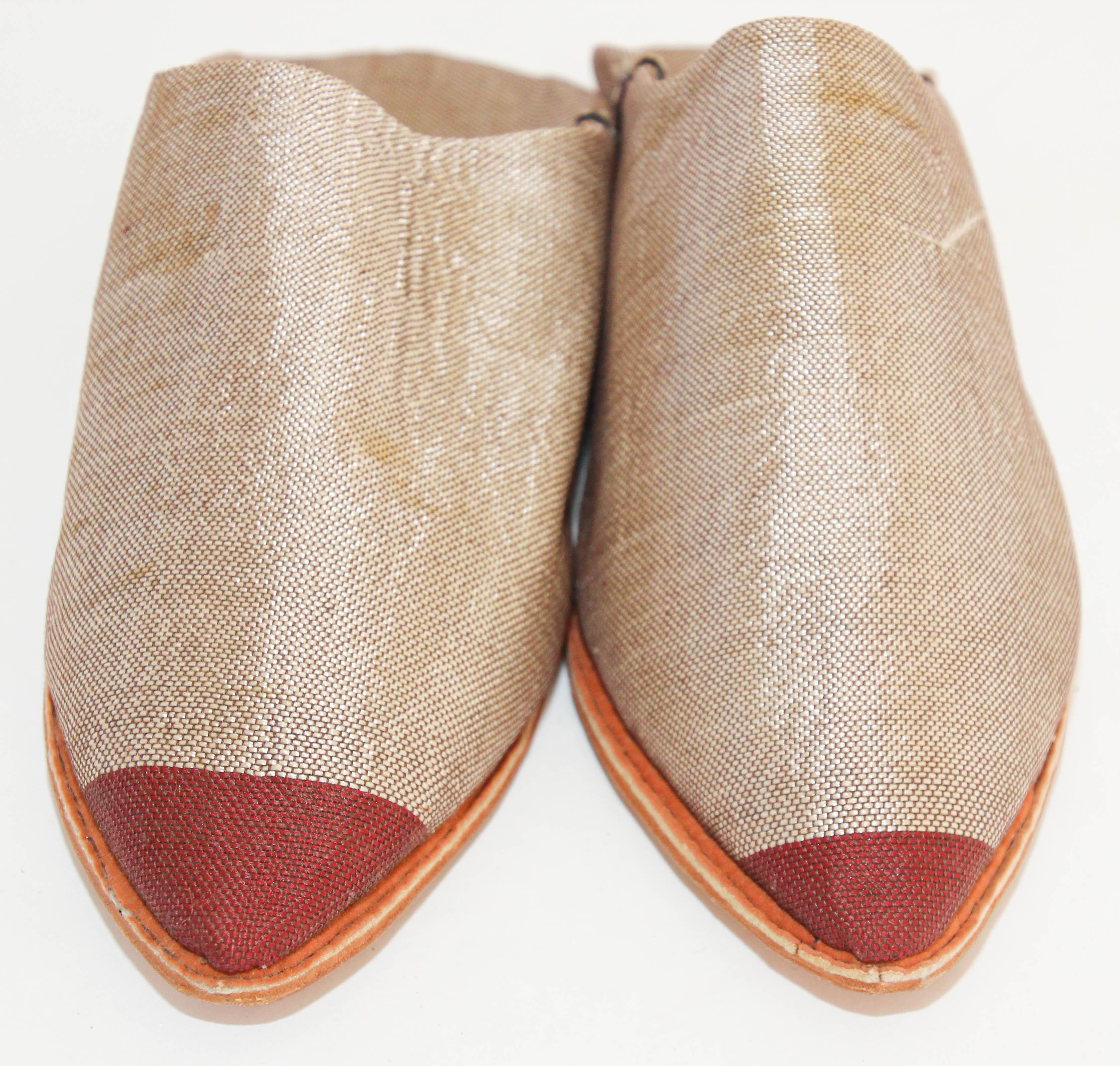 Women's or Men's Moroccan Silk Slippers Babouches from Marrakech Pointed Flat Mules Silver For Sale