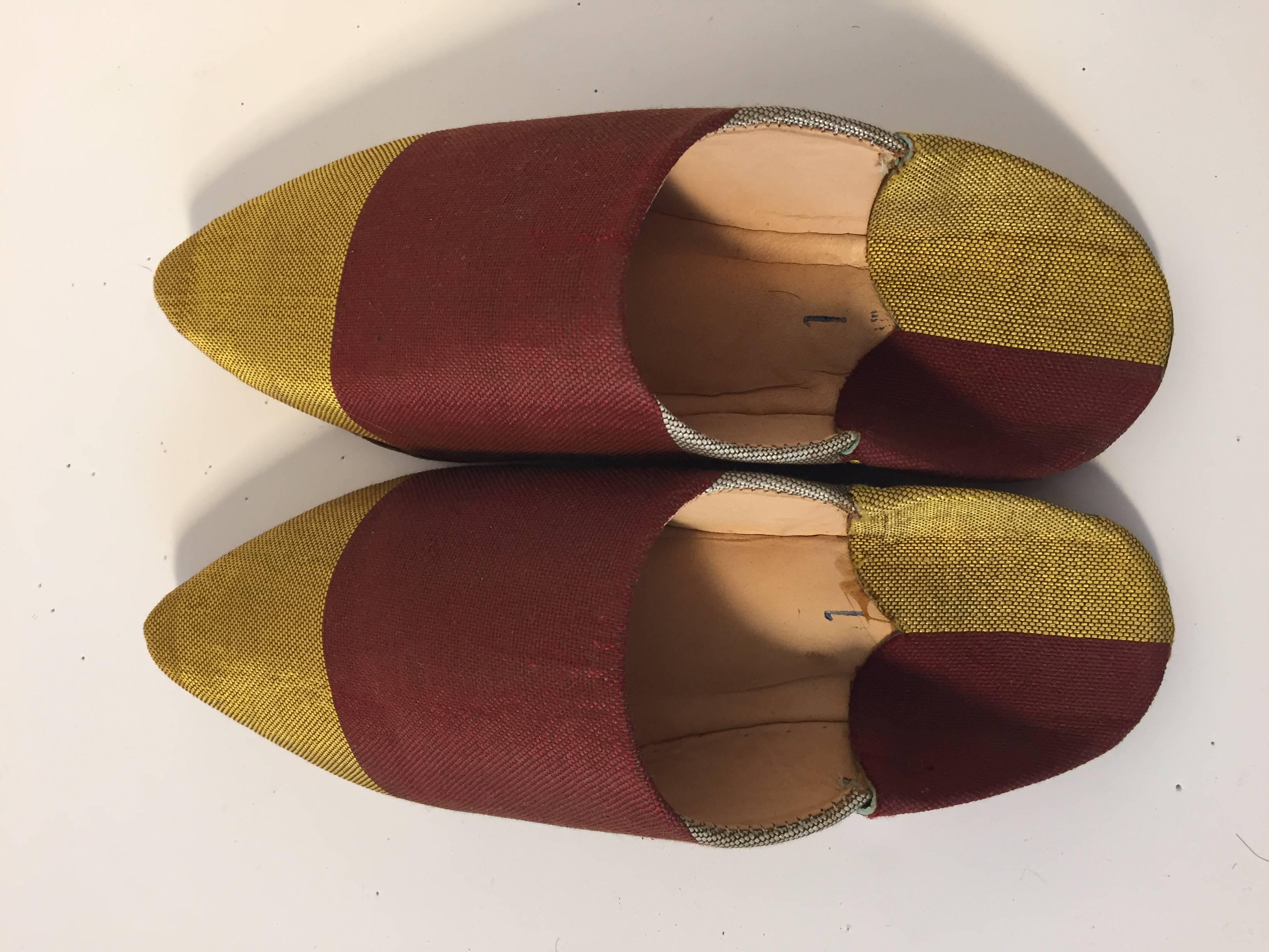 Moroccan Silk Slippers Ethnic Shoes In Excellent Condition For Sale In North Hollywood, CA