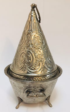 Piatto da portata marocchino placcato in argento Repousse Tajine con coperchio