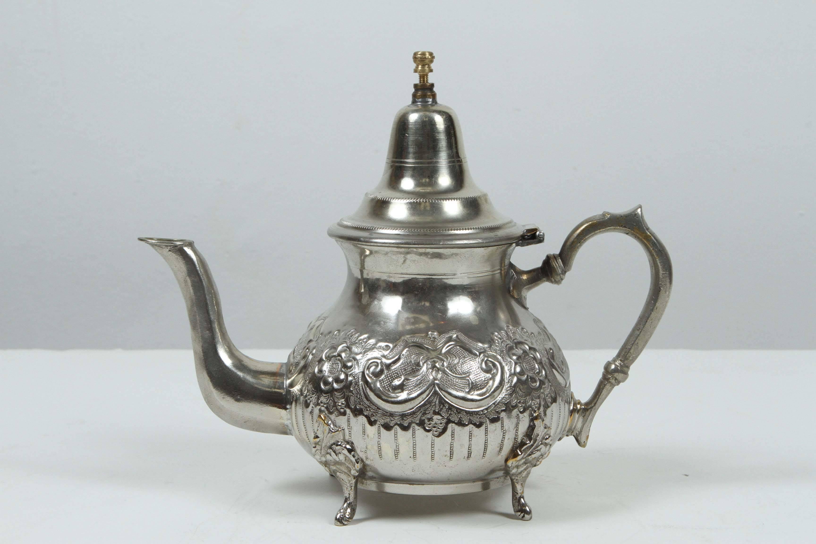 Traditional vintage silvered-metal and brass Moroccan tea pot, embossed with traditional repousse design, nicely aged, handcrafted in Fez, stamped in bottom.
Great silver plated and brass decorative Islamic art object.
Will make a great gift.
2
