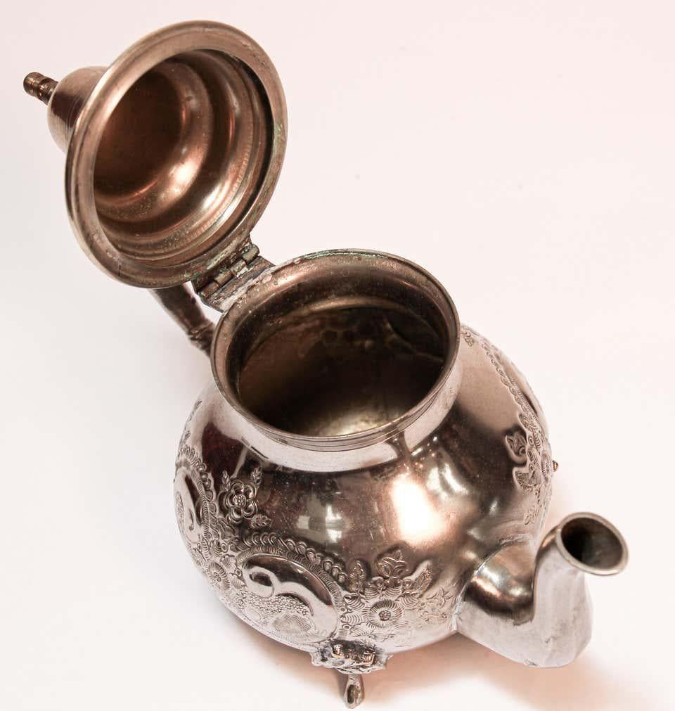 Classic aged Moroccan silver plated tea pot. Handcrafted in Morocco.
Our gently vintage Moroccan teapots come from the older areas of the brass market of Marrakesh and though not antique, they are from the 1960's to 1970's each has aged gracefully