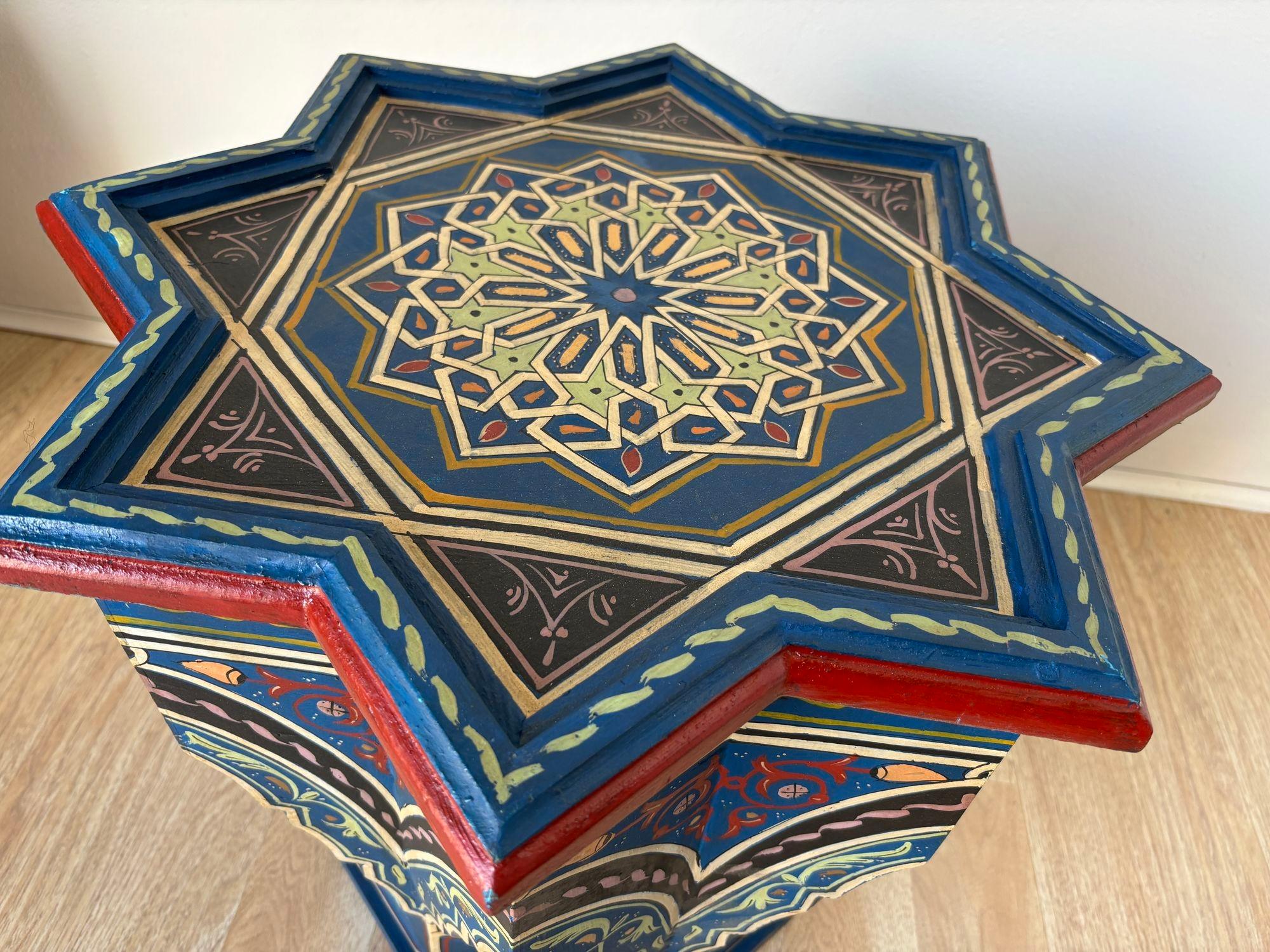 Marokkanische Sternform Blaue Beistelltische 1960er Jahre Paar maurische Tische im Angebot 1