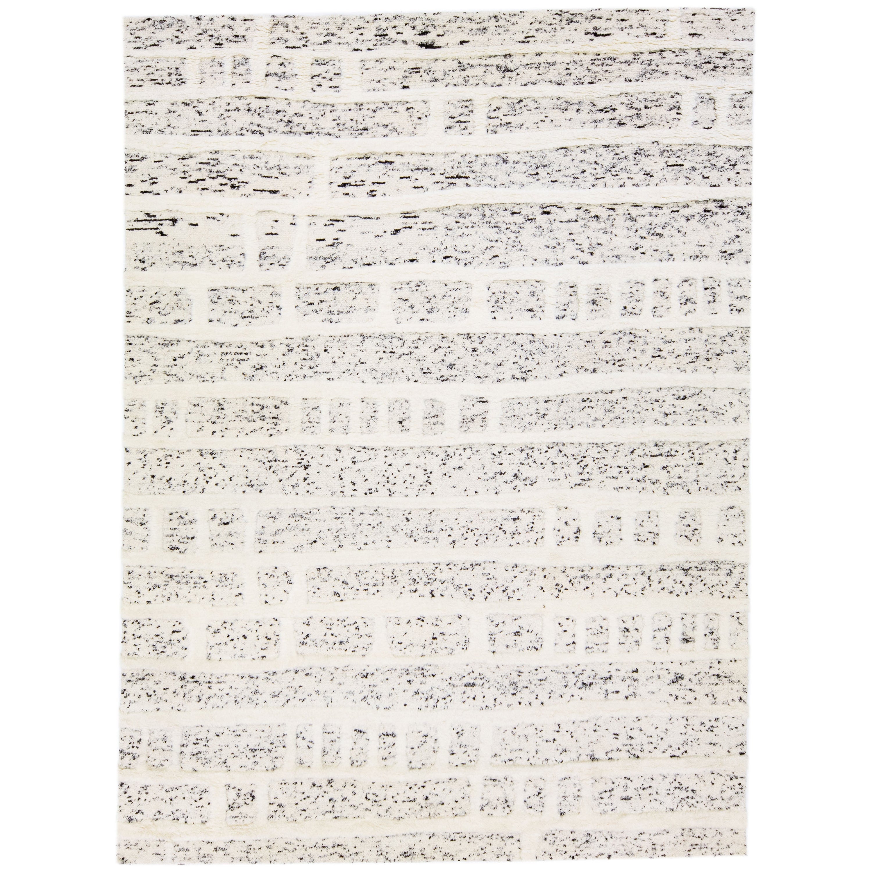 Tapis beige de style marocain fait à la main avec motif géométrique par Apadana