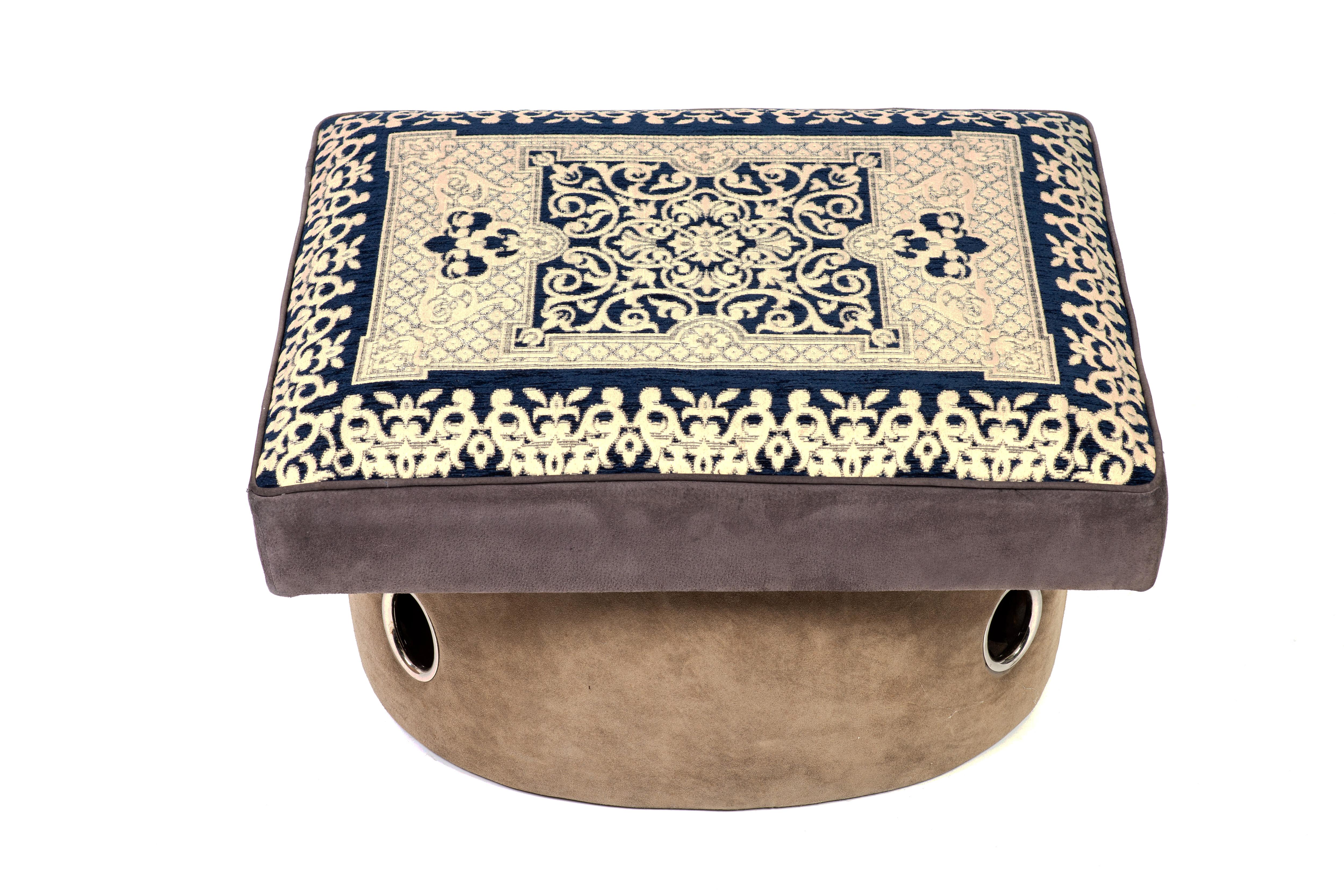 Moroccan Style Chaise with Ottomans by Mauri Telerma For Sale 4