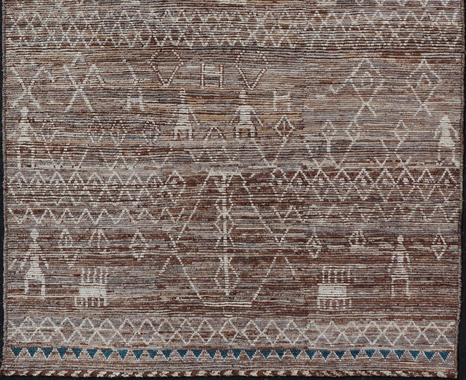 Moderner Teppich im marokkanischen Stil mit Rautenmuster in erdigen Tönen im Angebot 2