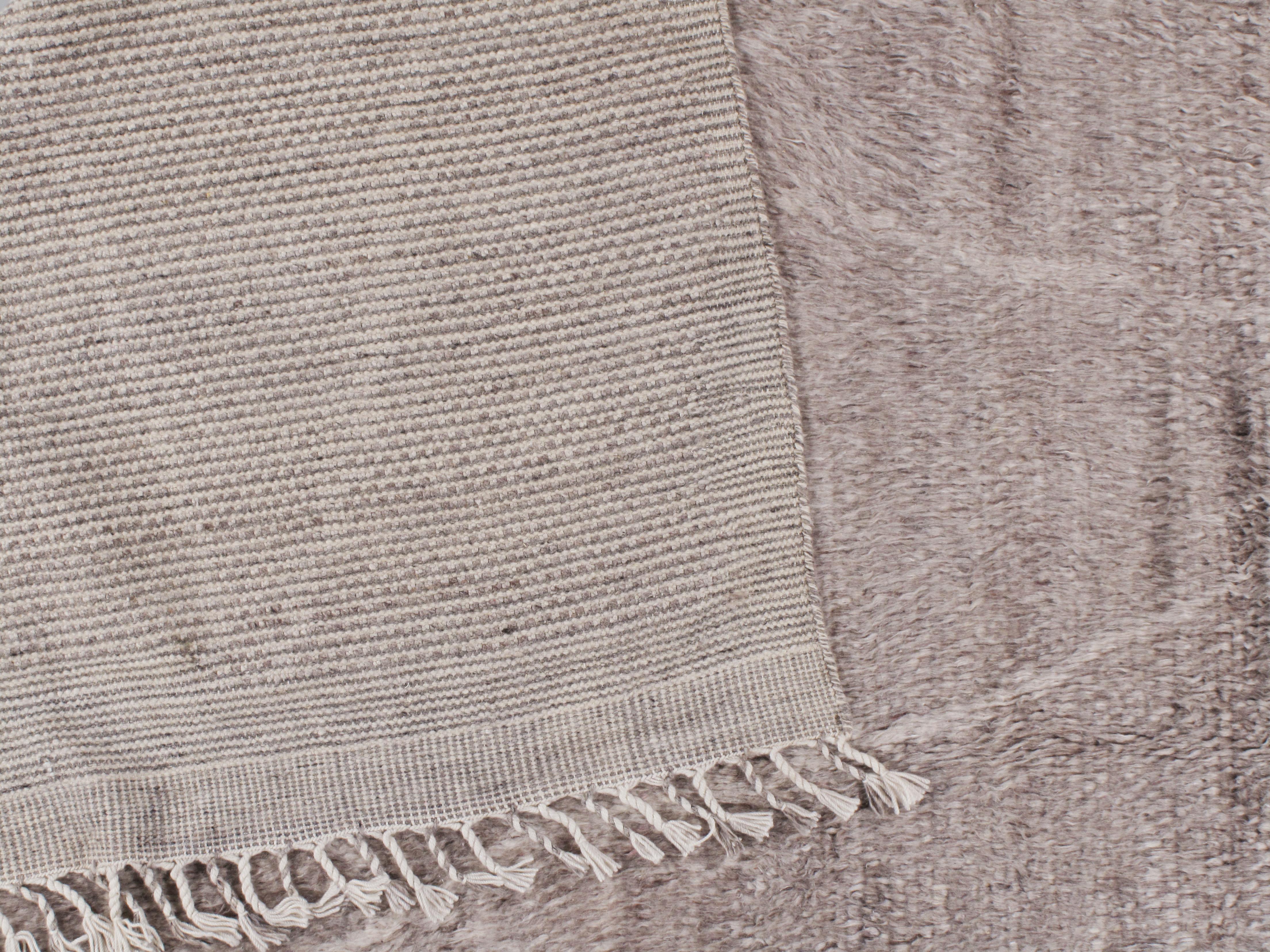Tappeto Moroccan Gray Ivory Style Fluffy Collection annodato a mano 10'1 x 13'11 in vendita 1