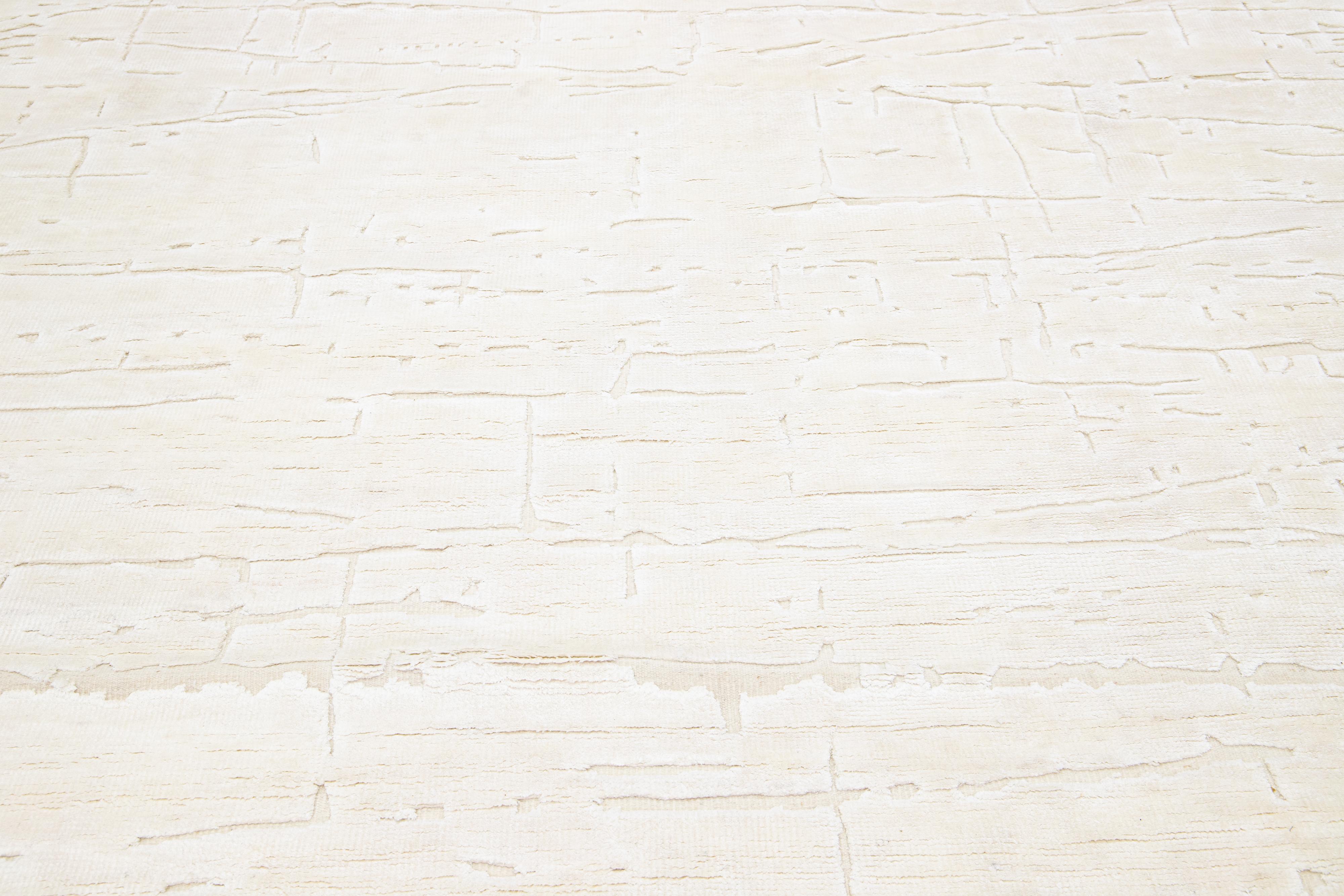 Moroccan Style Ivory Handmade Wool Rug With Abstract Pattern In New Condition For Sale In Norwalk, CT