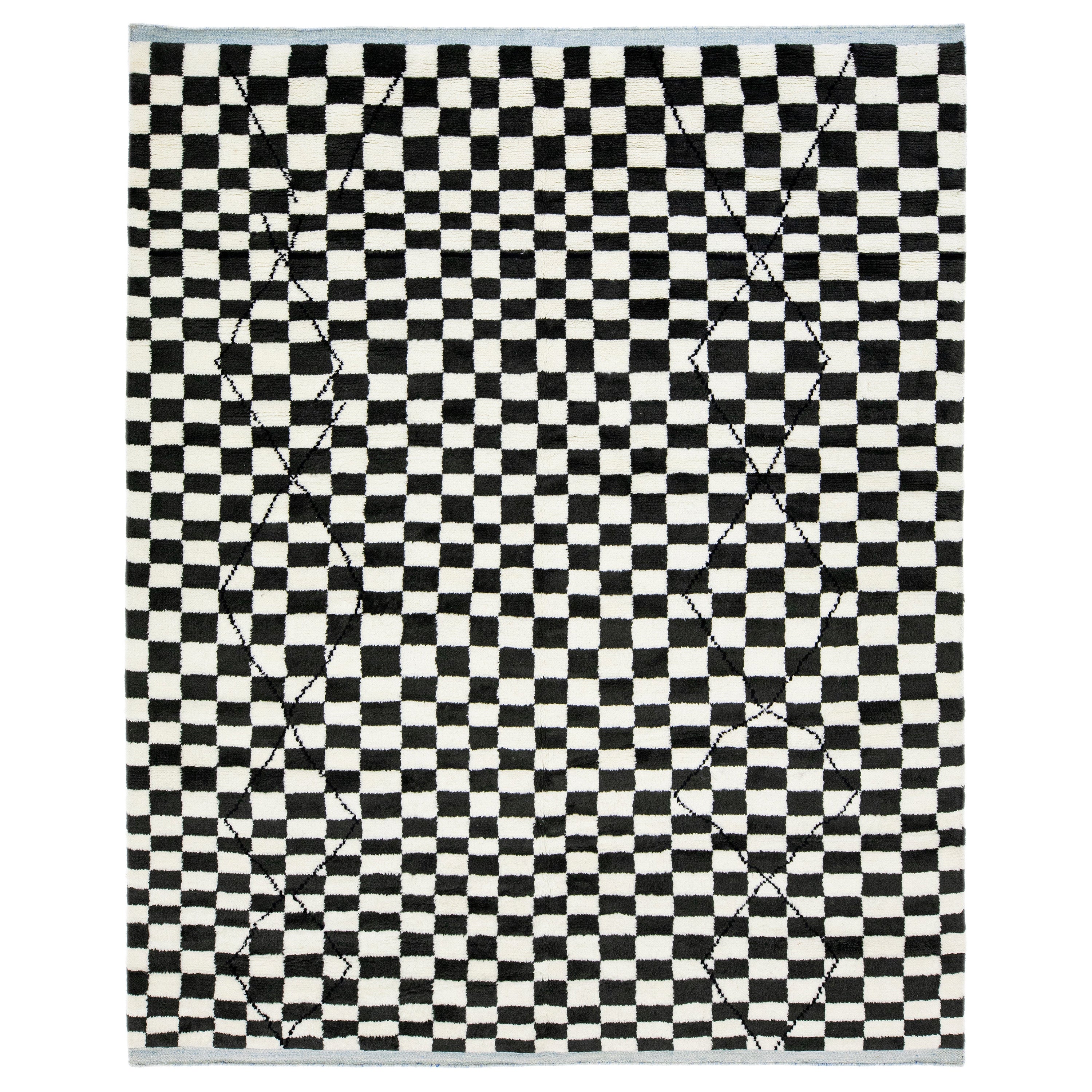 Tappeto in lana moderno in stile marocchino con motivo a scacchiera in bianco e nero di Apadana in vendita