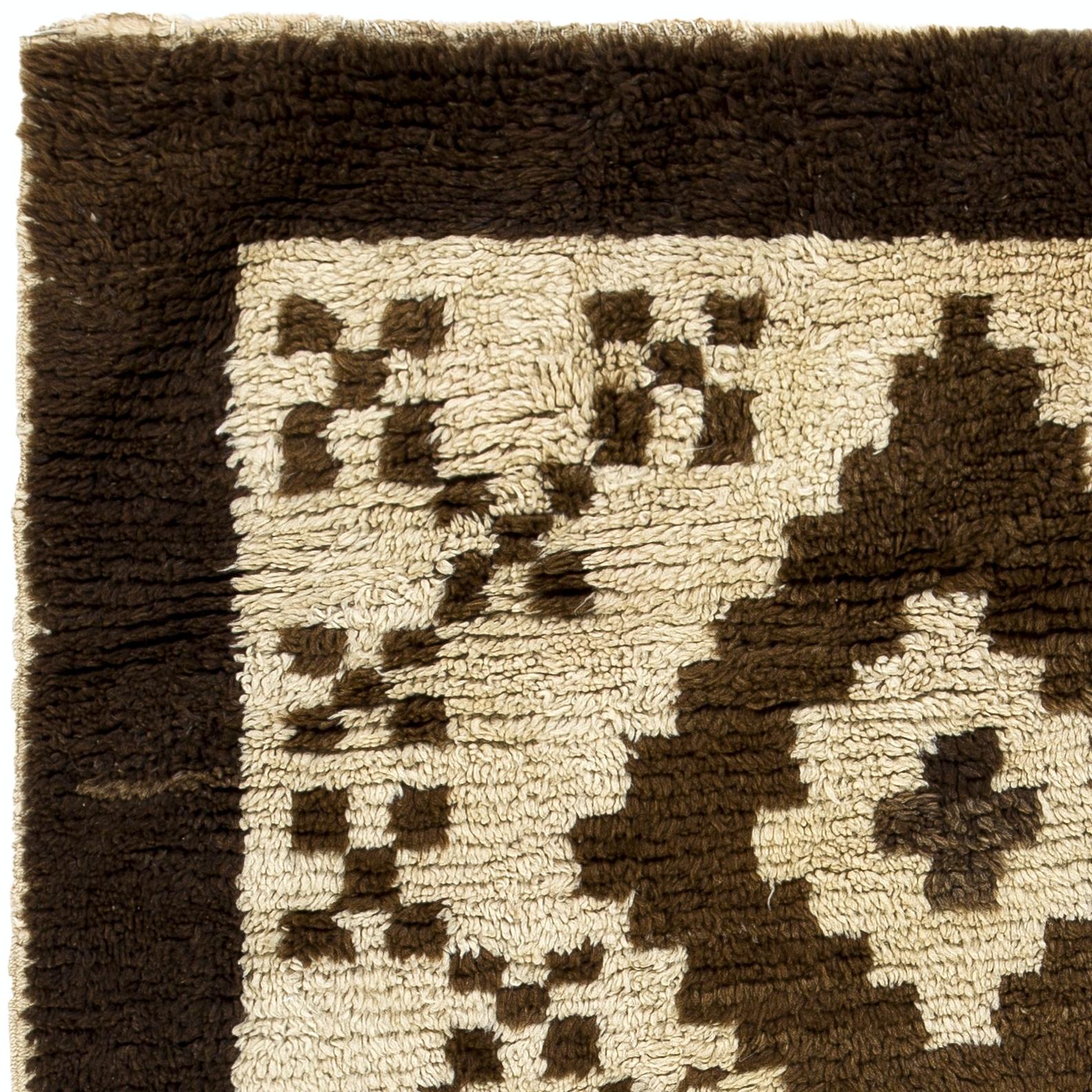 Alfombra de estilo marroquí hecha de lana marrón y beige. Alfombra Beni Ourain anudada a mano Tulu en venta