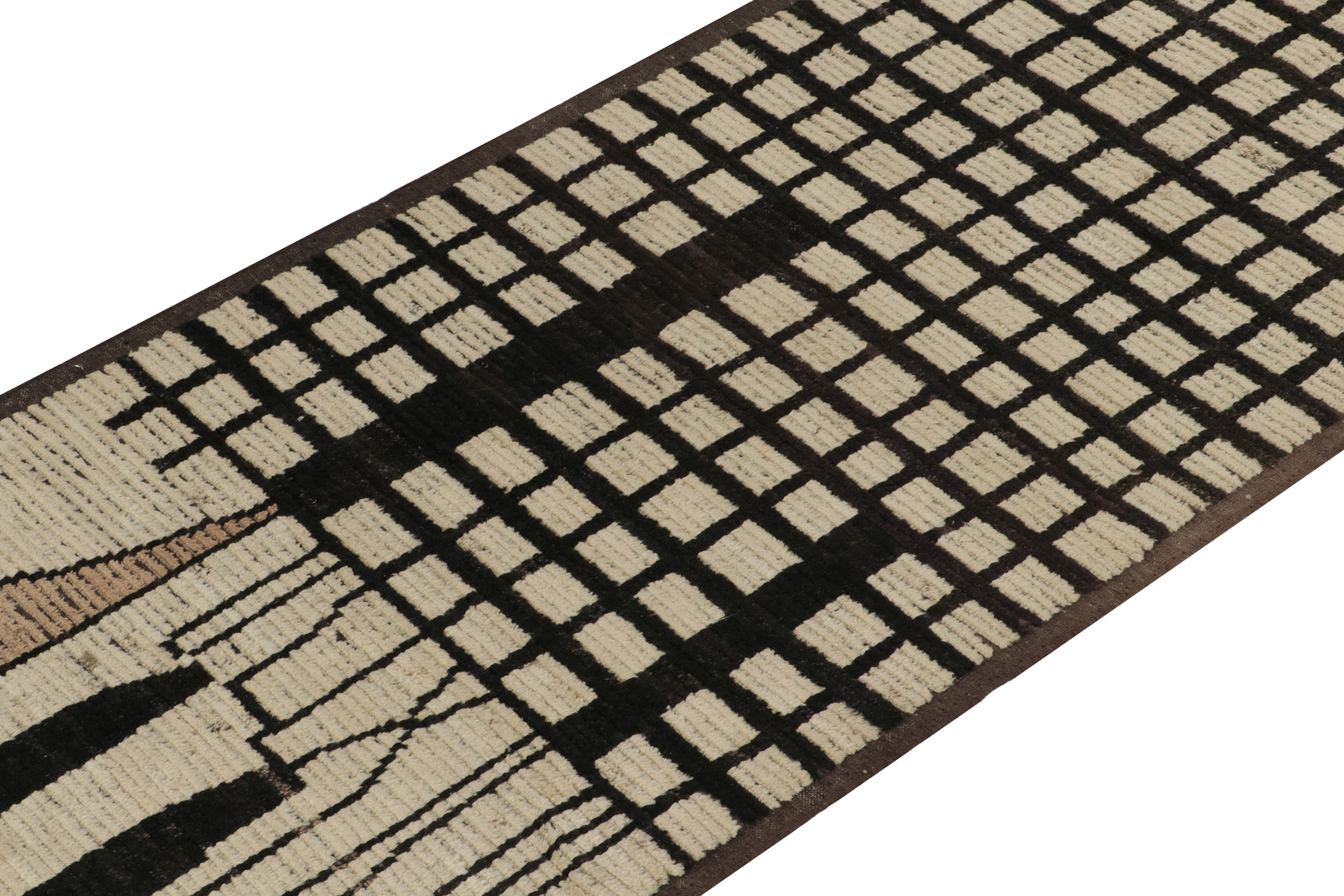 Teppich & Kelim-Läufer im marokkanischen Stil in Beige, Weiß & Schwarz mit geometrischem Muster (Afghanisch) im Angebot