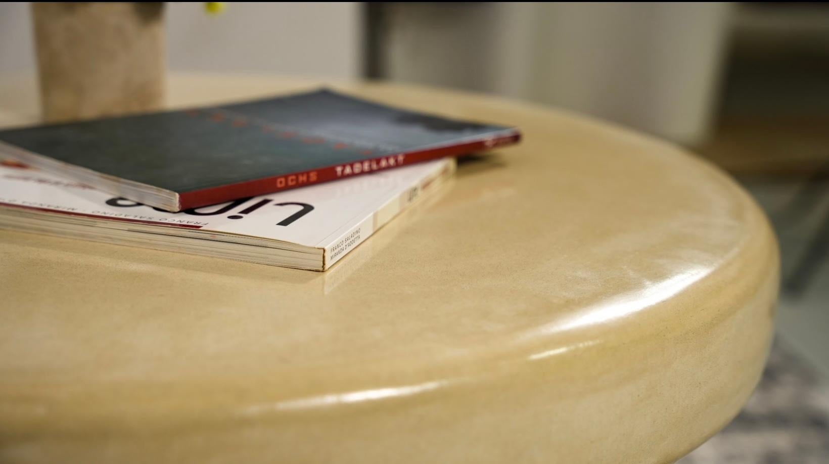 Américain Table marocaine en plâtre Tadelakt finition ocre Sahara en vente