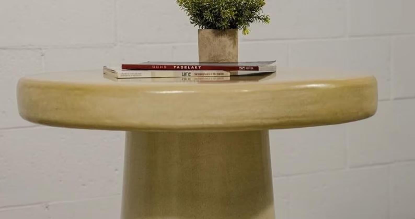 XXIe siècle et contemporain Table marocaine en plâtre Tadelakt finition ocre Sahara en vente