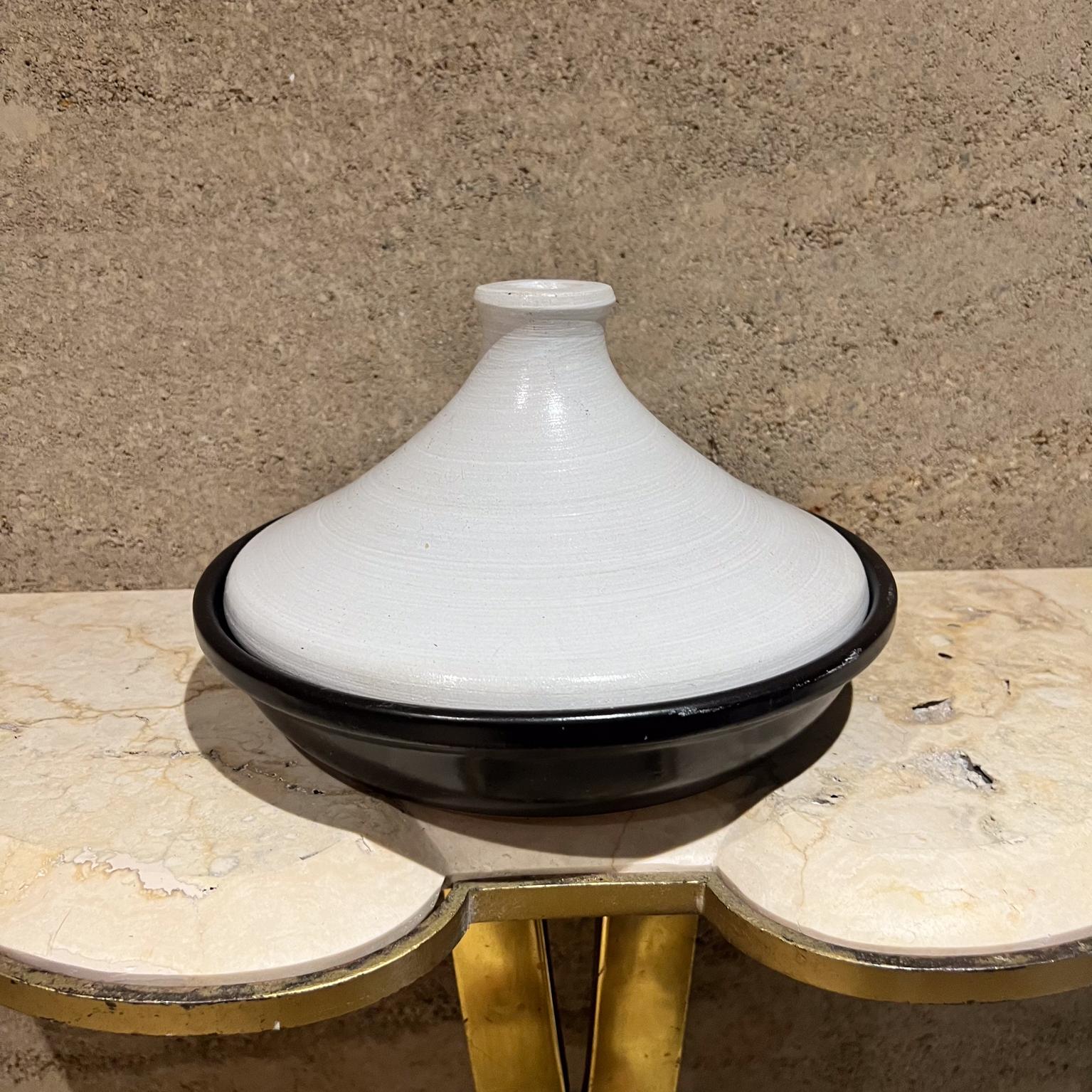 Casserole marocaine Pot de cuisson peu profond Tagine ou ragoût japonais
cuisson en céramique pot en terre cuite
6,75 h x 10,5 diamètre
Vintage By
Se référer aux images listées