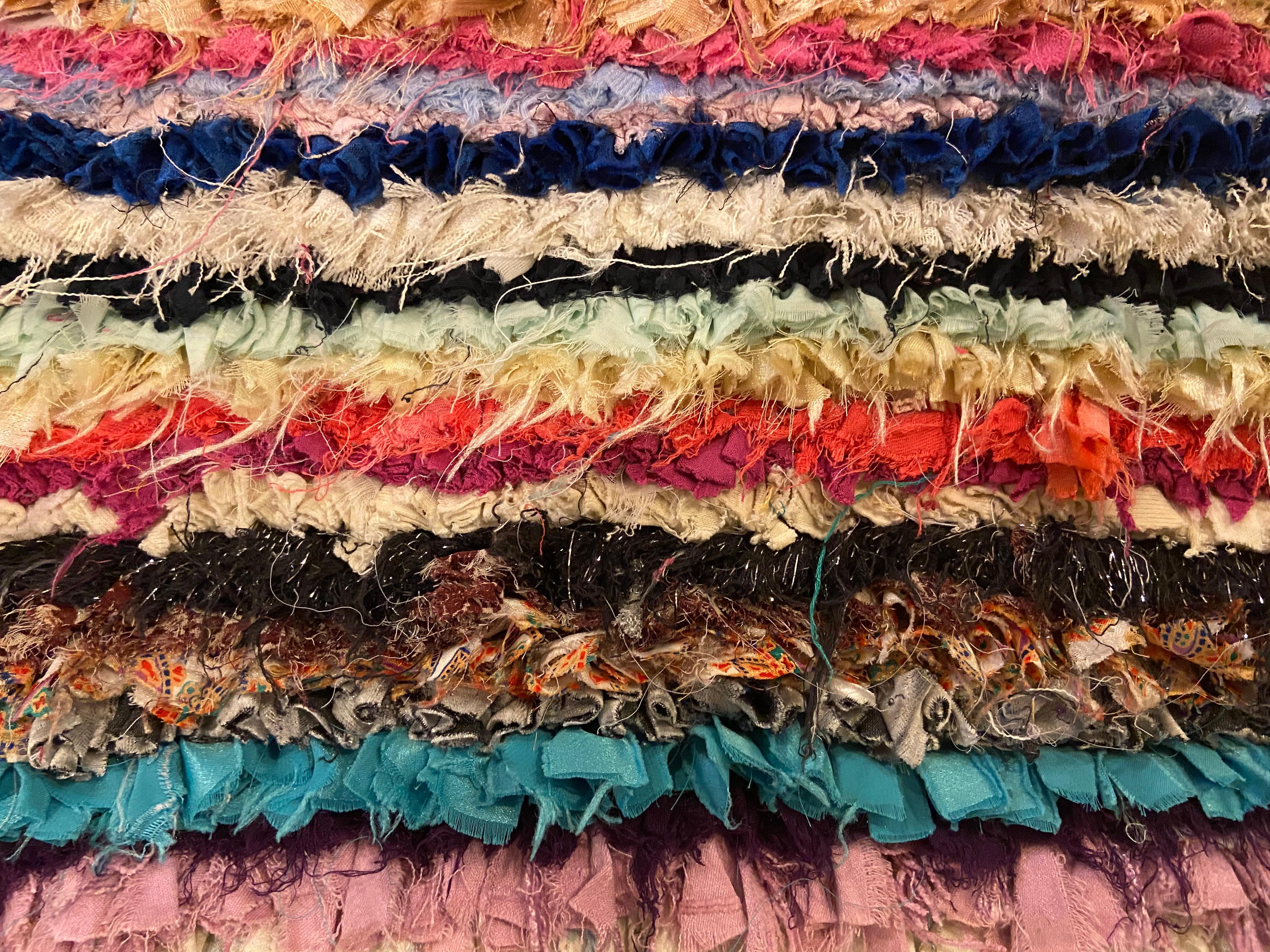 Tapis marocain tribal Boho Chic en multi-couleurs Bon état - En vente à Plainview, NY