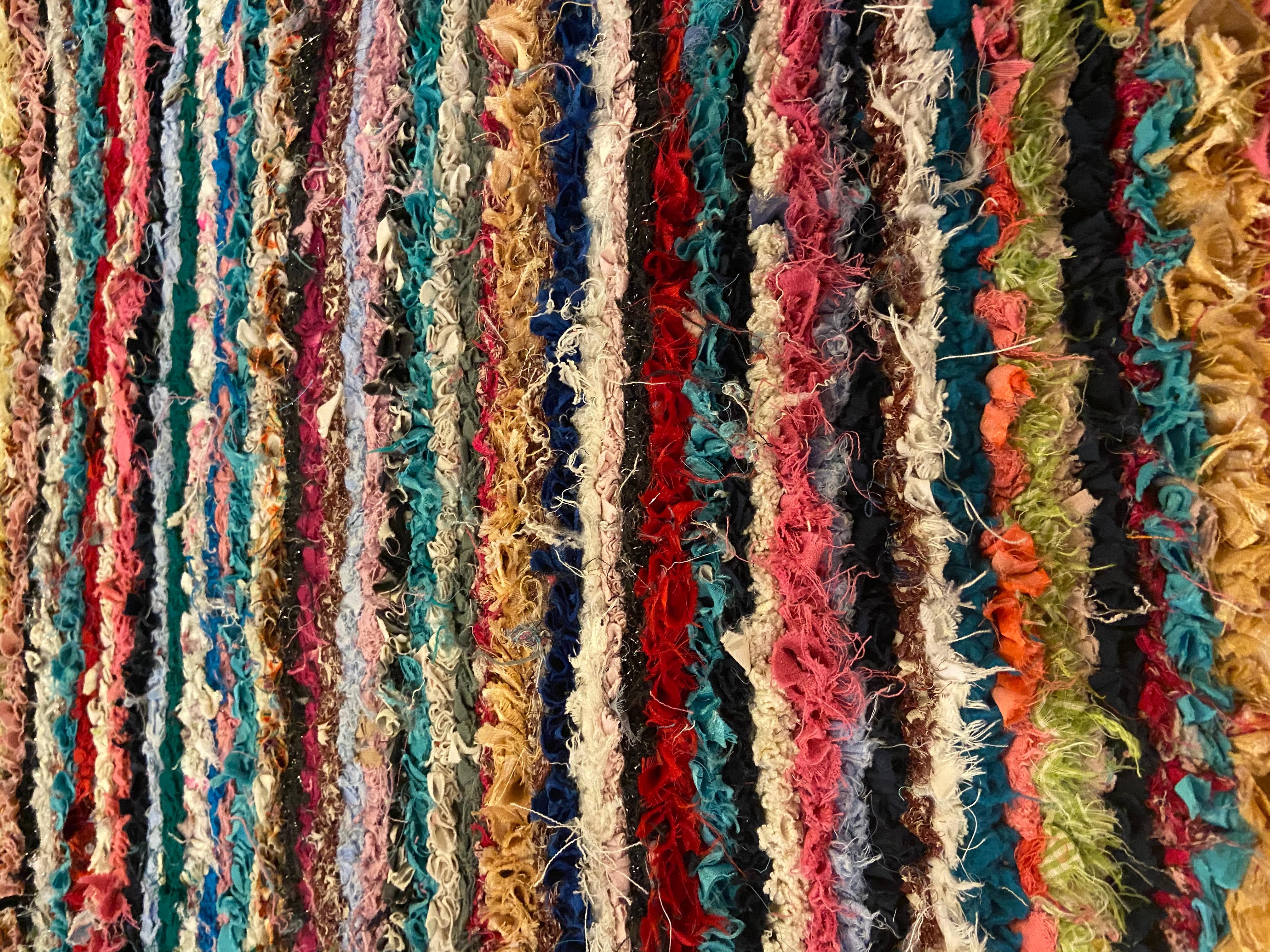 Marokkanischer Tribal-Teppich im Boho-Chic in mehreren Farben (Stoff) im Angebot