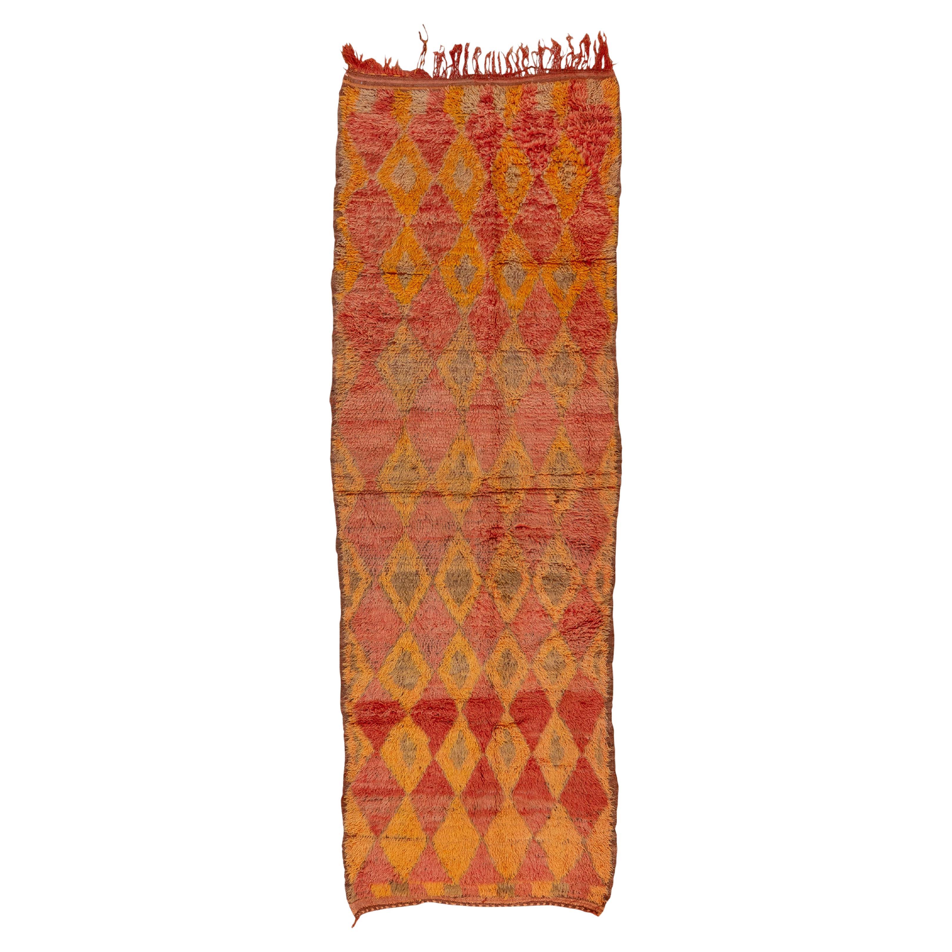 Marokkanischer Stammes-Teppich mit Diamant-Motiv Rostig Rot im Angebot