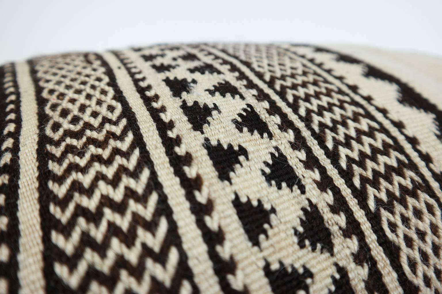 Moroccan Tribal Pillow  Vintage Kilim Cushion from Morocco In Excellent Condition For Sale In Zaandam, NL