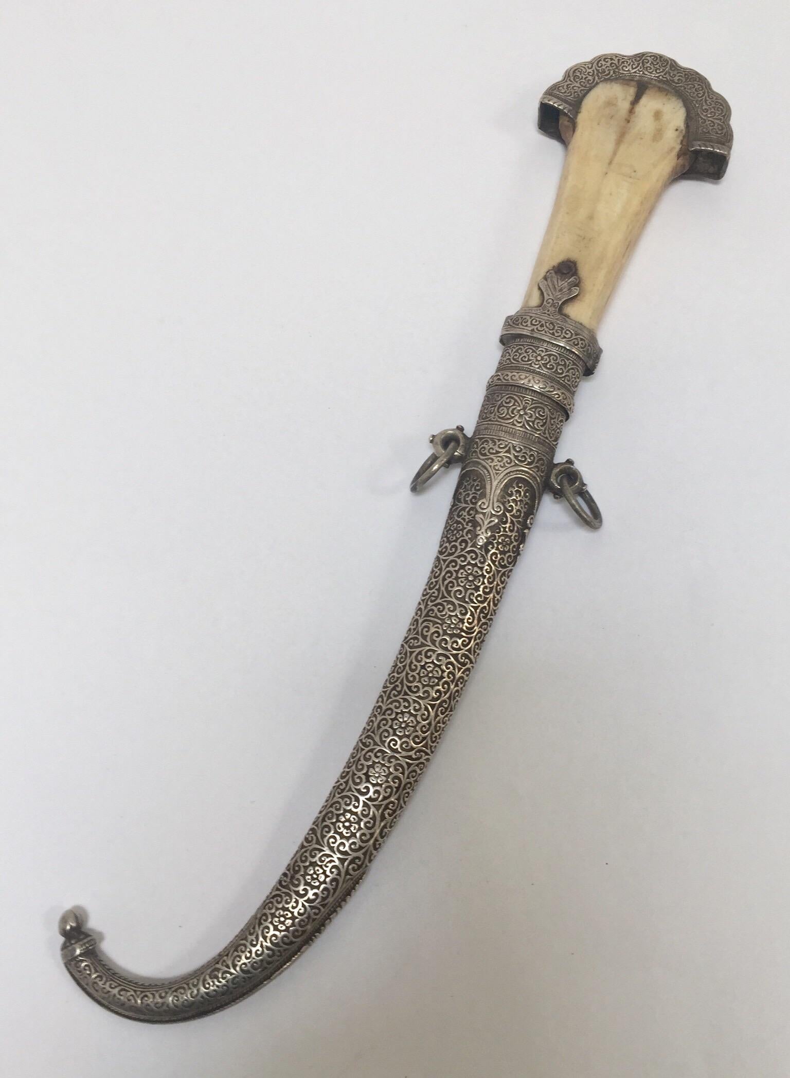 Moroccan Tribal Sterling Silver Khoumya Dagger For Sale 4