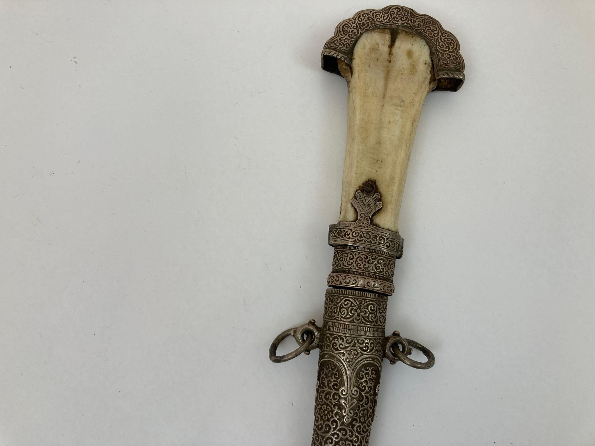 19th Century Moroccan Tribal Sterling Silver Khoumya Dagger For Sale