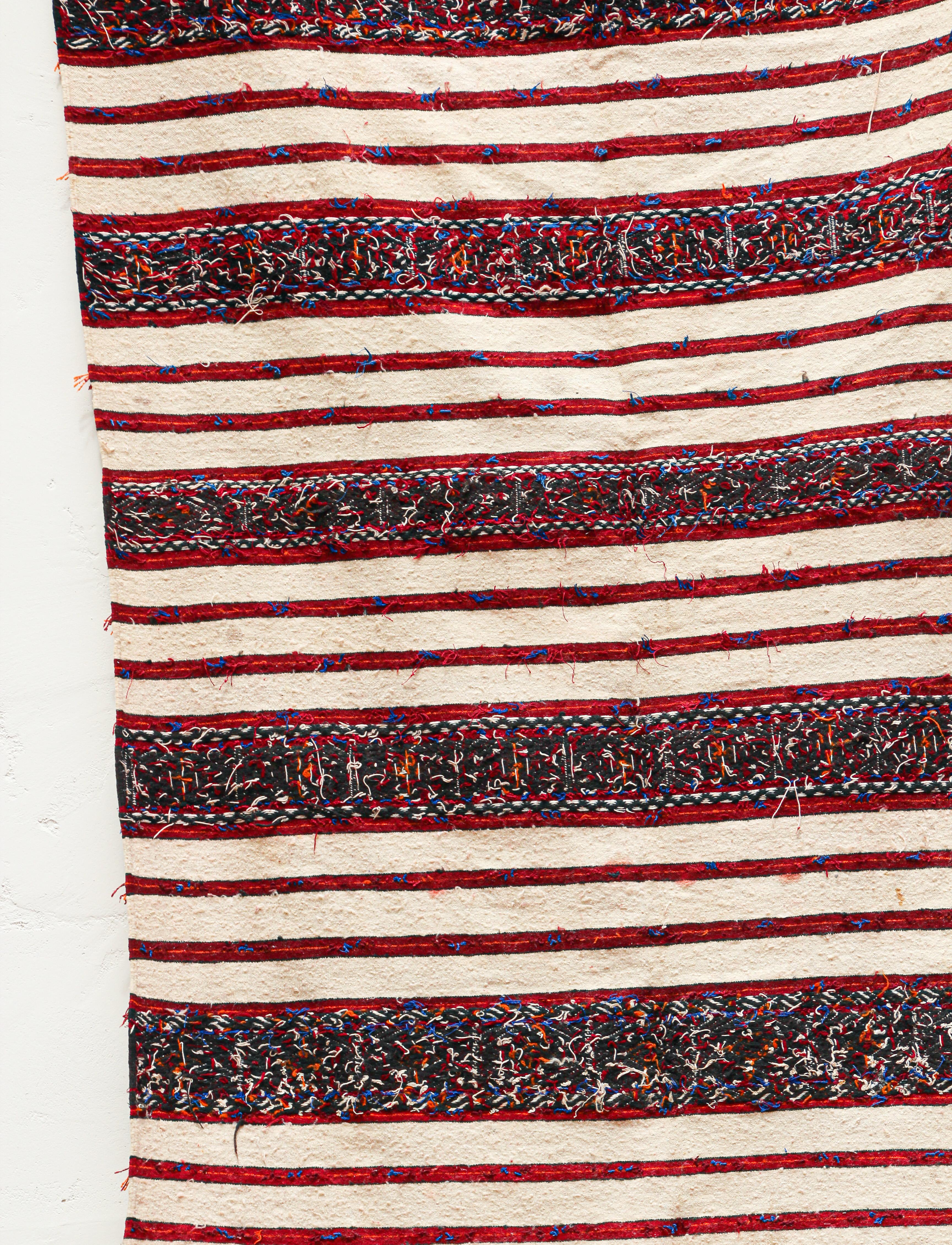 Alfombra de boda tribal marroquí de los años 60 con lentejuelas Norte de África, Handira en venta 3