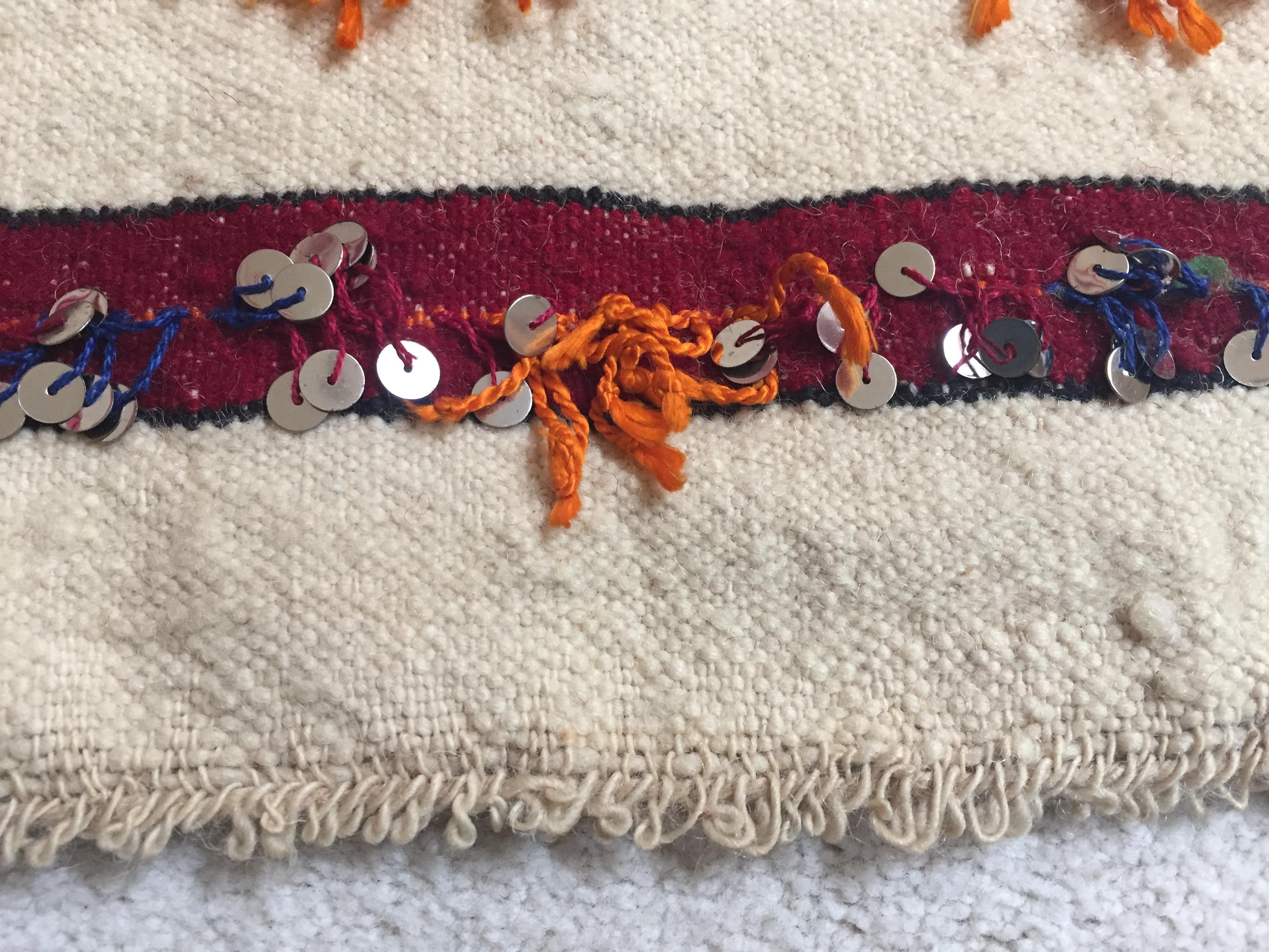 Alfombra de boda tribal marroquí de los años 60 con lentejuelas Norte de África, Handira en venta 10