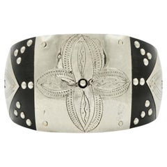 Marokkanisches Tuareg-Armband aus breitem Silber und Ebenholz