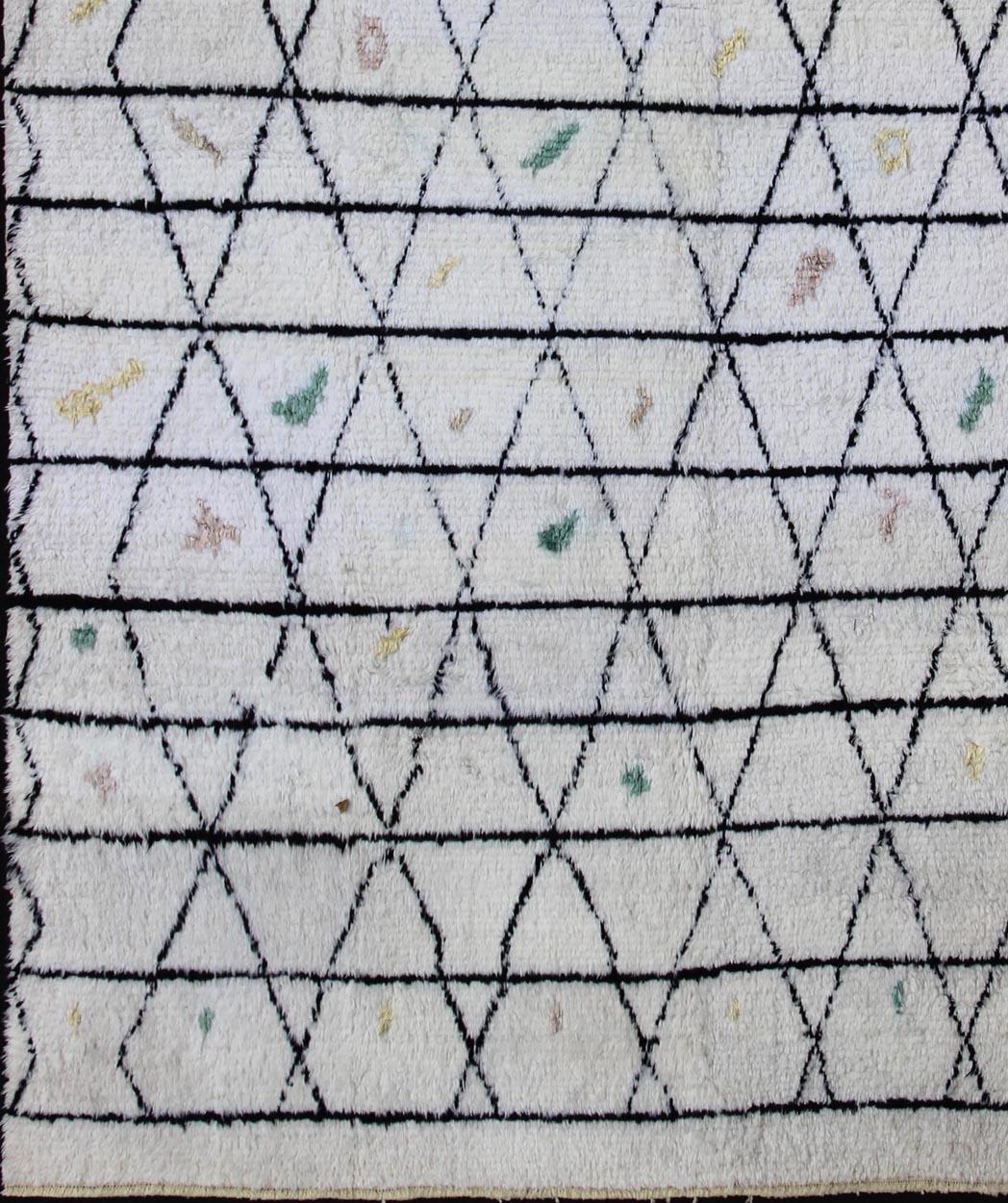 Measures: 10 x 14'7.
Modern Moroccan rug with all-over Lattice design in Ivory/white and black with pops of color. Moroccan Tulu Rug on Ivory Background With Black Diamond by Keivan Woven Arts. rug TU-ALG-19, country of origin / type: Turkey /