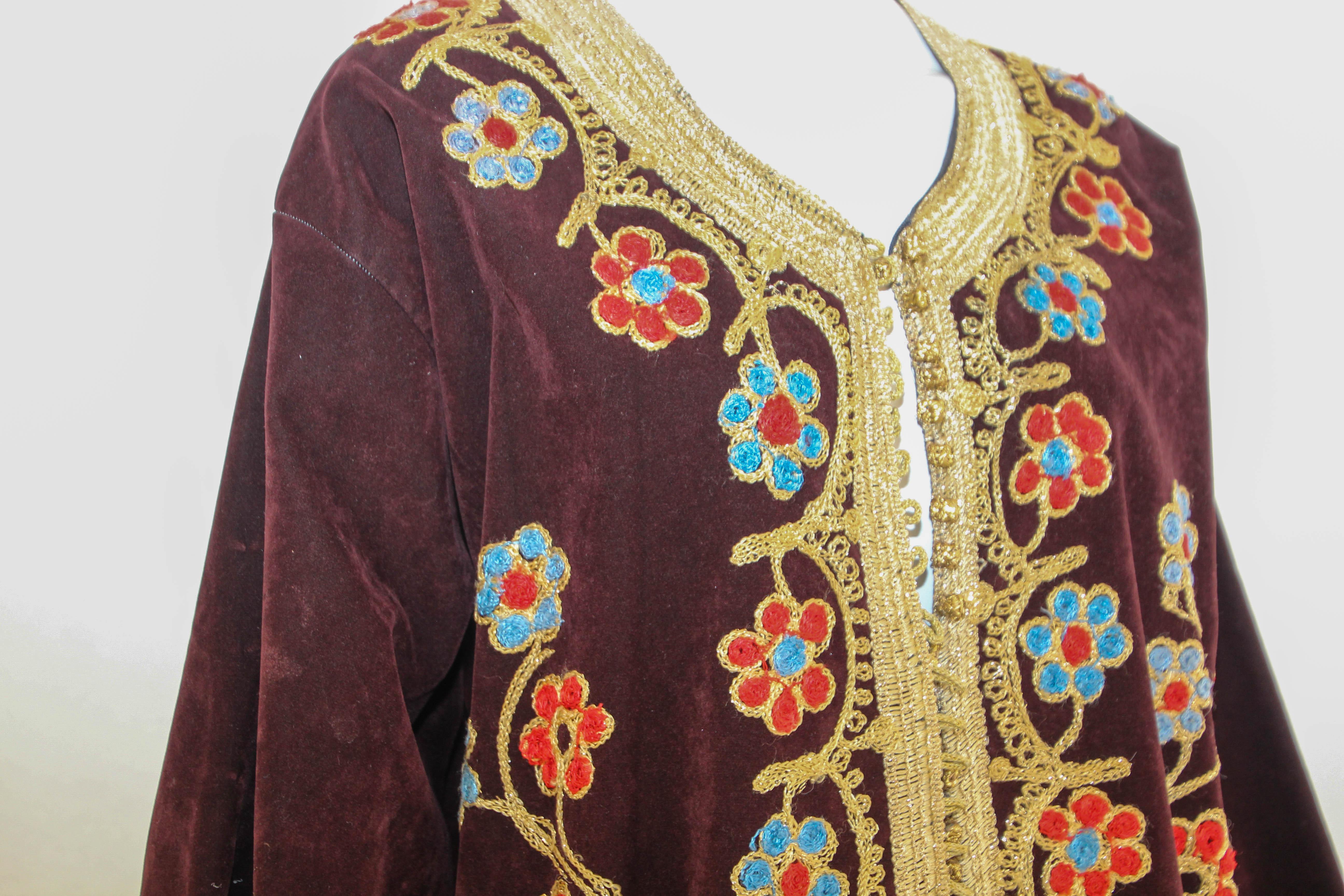 1960s Moroccan Velvet Kaftan Embroidered Vintage Bohemian Caftan For Sale 6