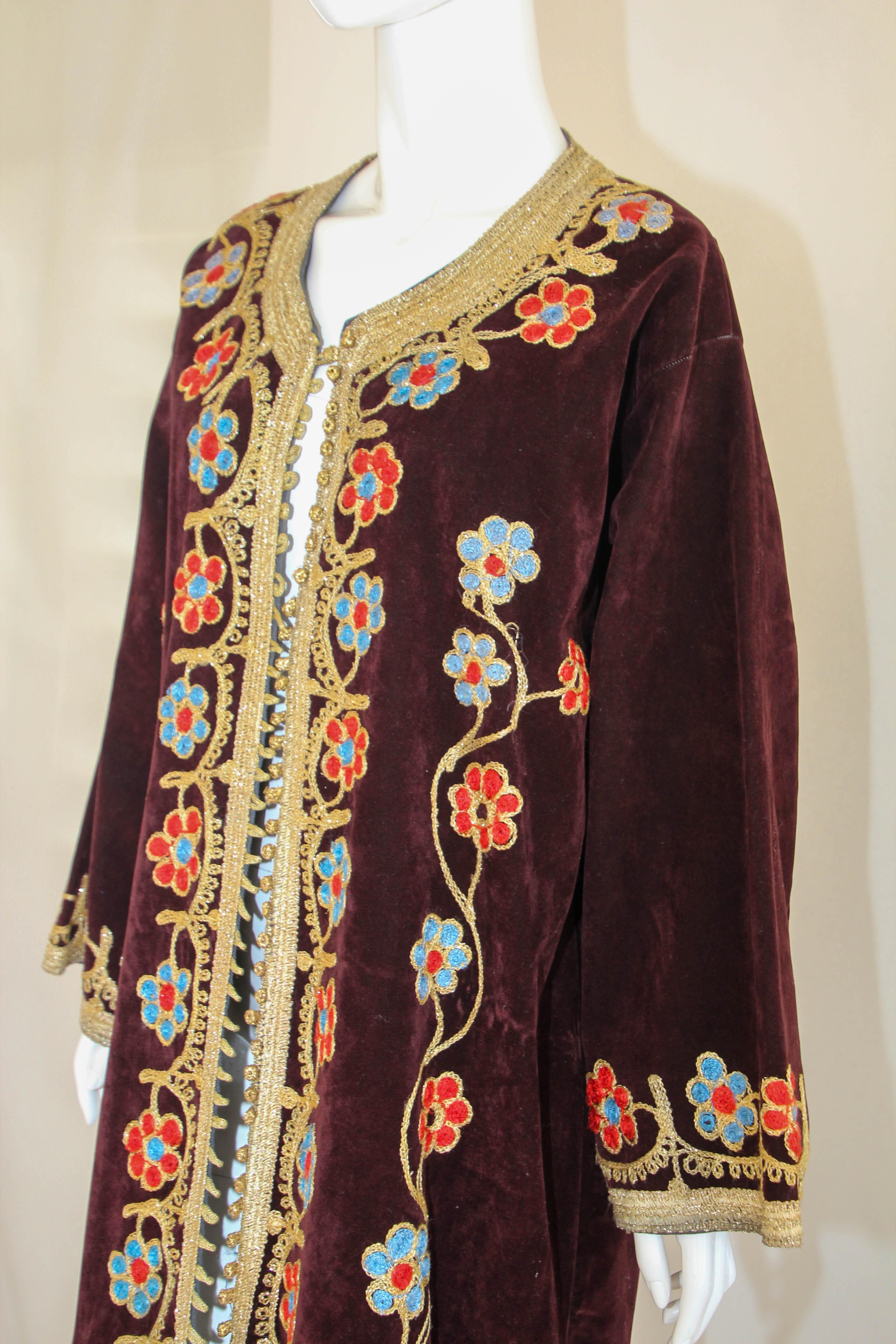 1960s Moroccan Velvet Kaftan Embroidered Vintage Bohemian Caftan For Sale 7