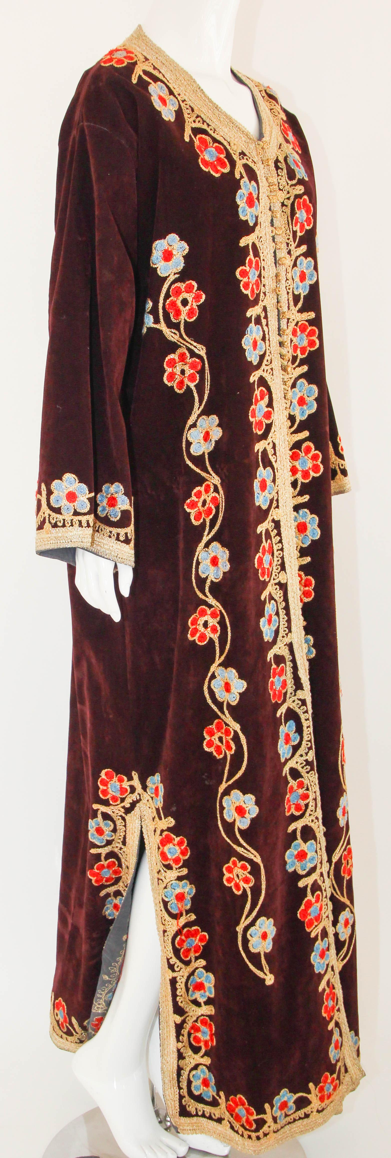 1960s Moroccan Velvet Kaftan Embroidered Vintage Bohemian Caftan For Sale 10
