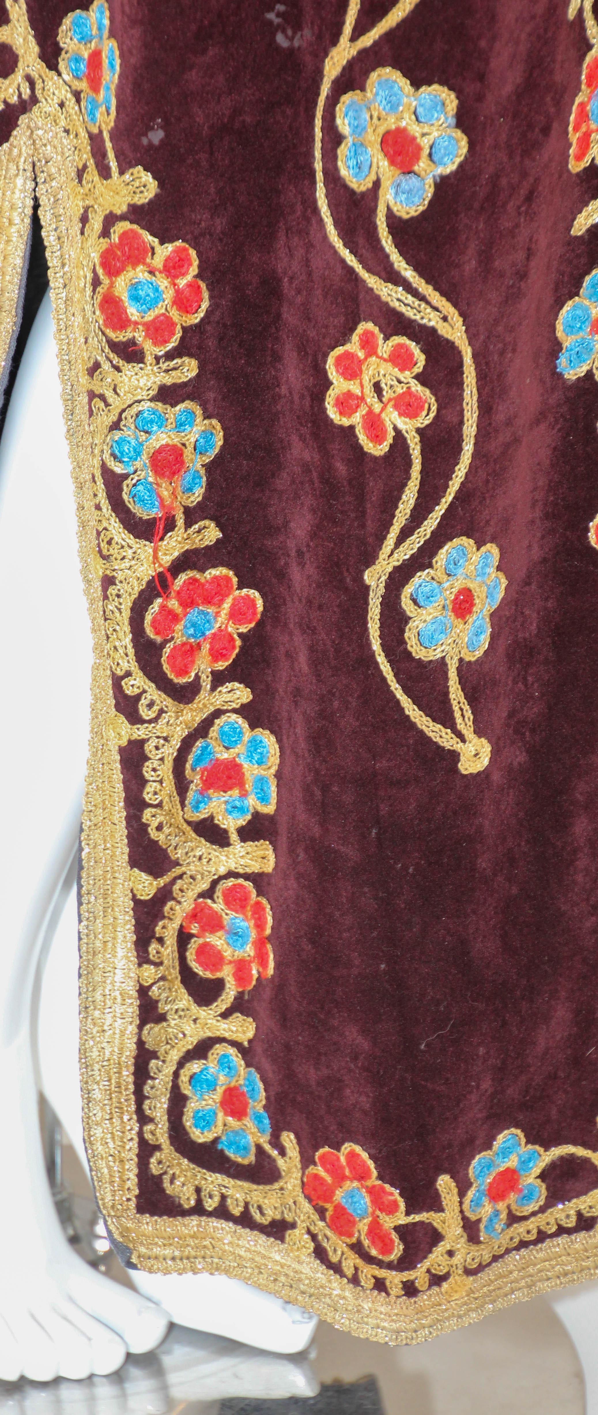 1960s Moroccan Velvet Kaftan Embroidered Vintage Bohemian Caftan For Sale 11