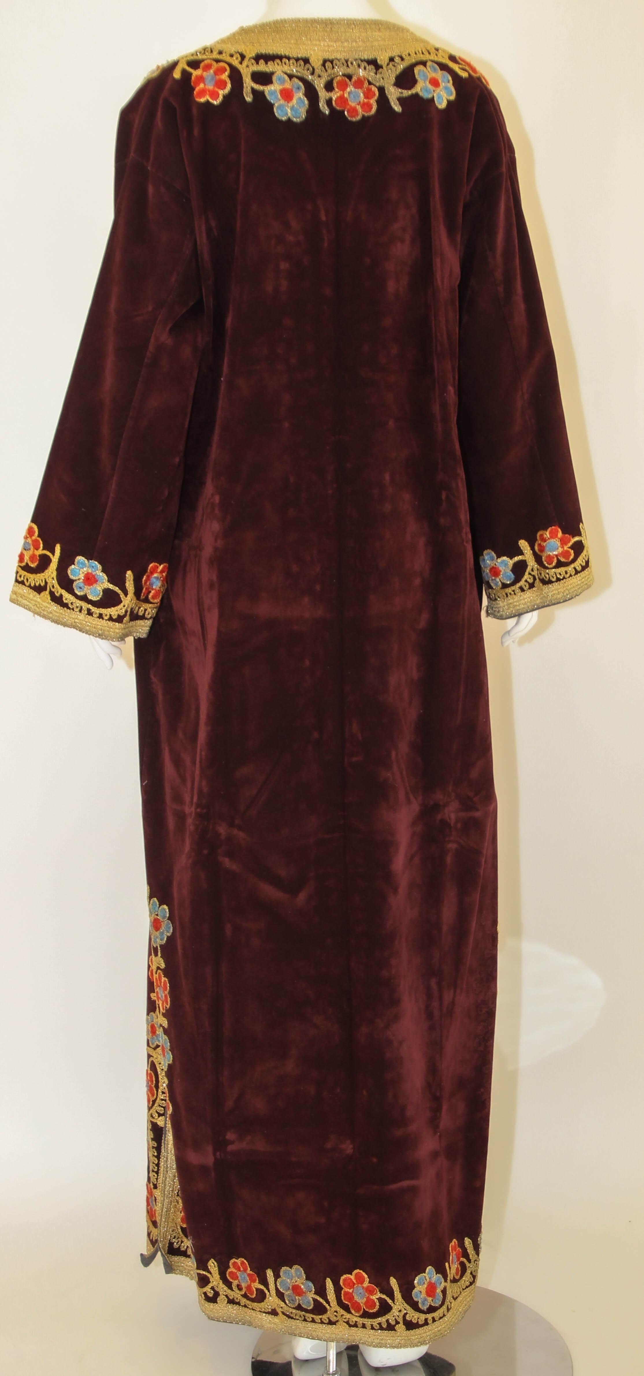 1960s Moroccan Velvet Kaftan Embroidered Vintage Bohemian Caftan For Sale 12