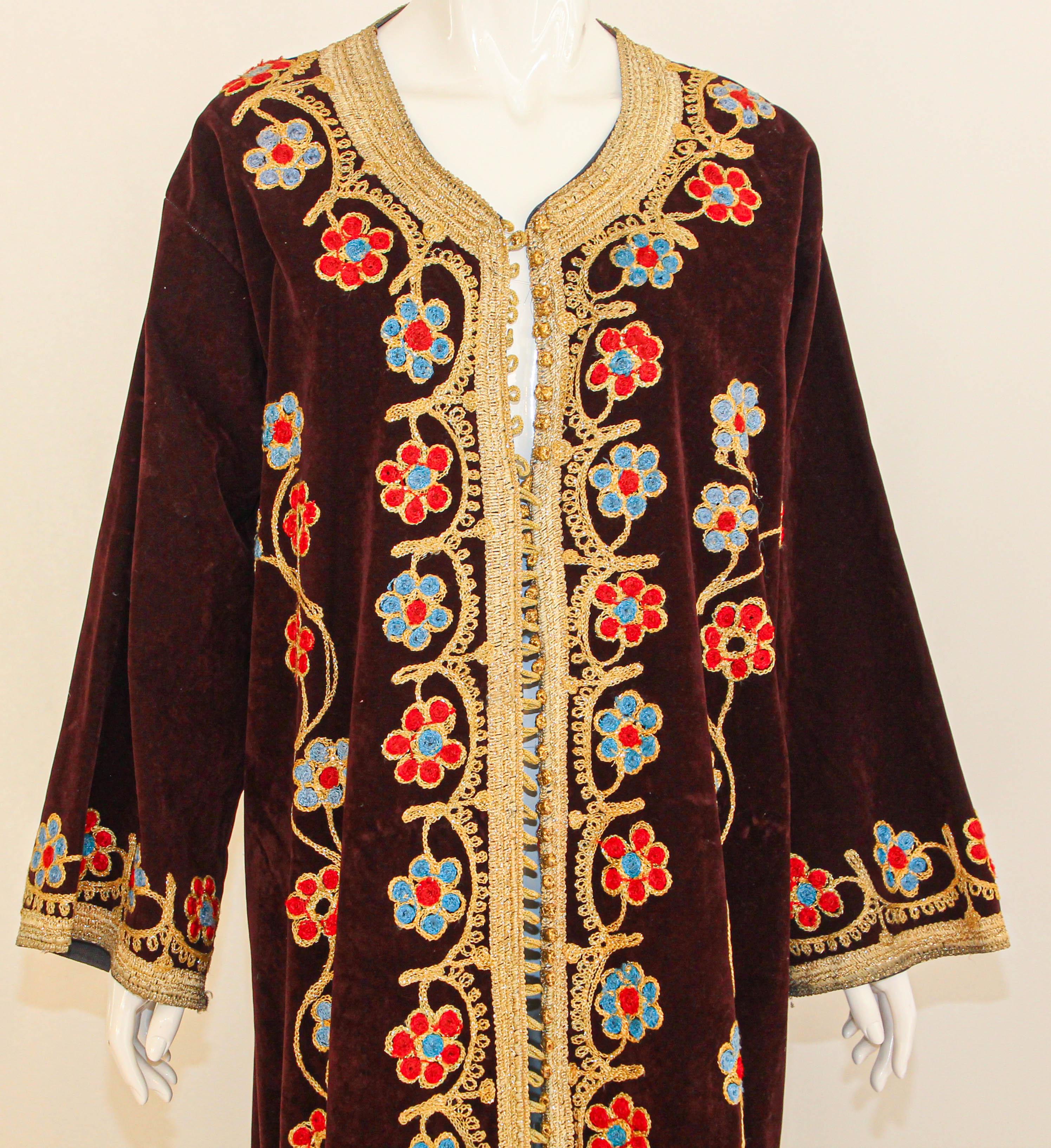 1960s Moroccan Velvet Kaftan Embroidered Vintage Bohemian Caftan In Good Condition For Sale In North Hollywood, CA