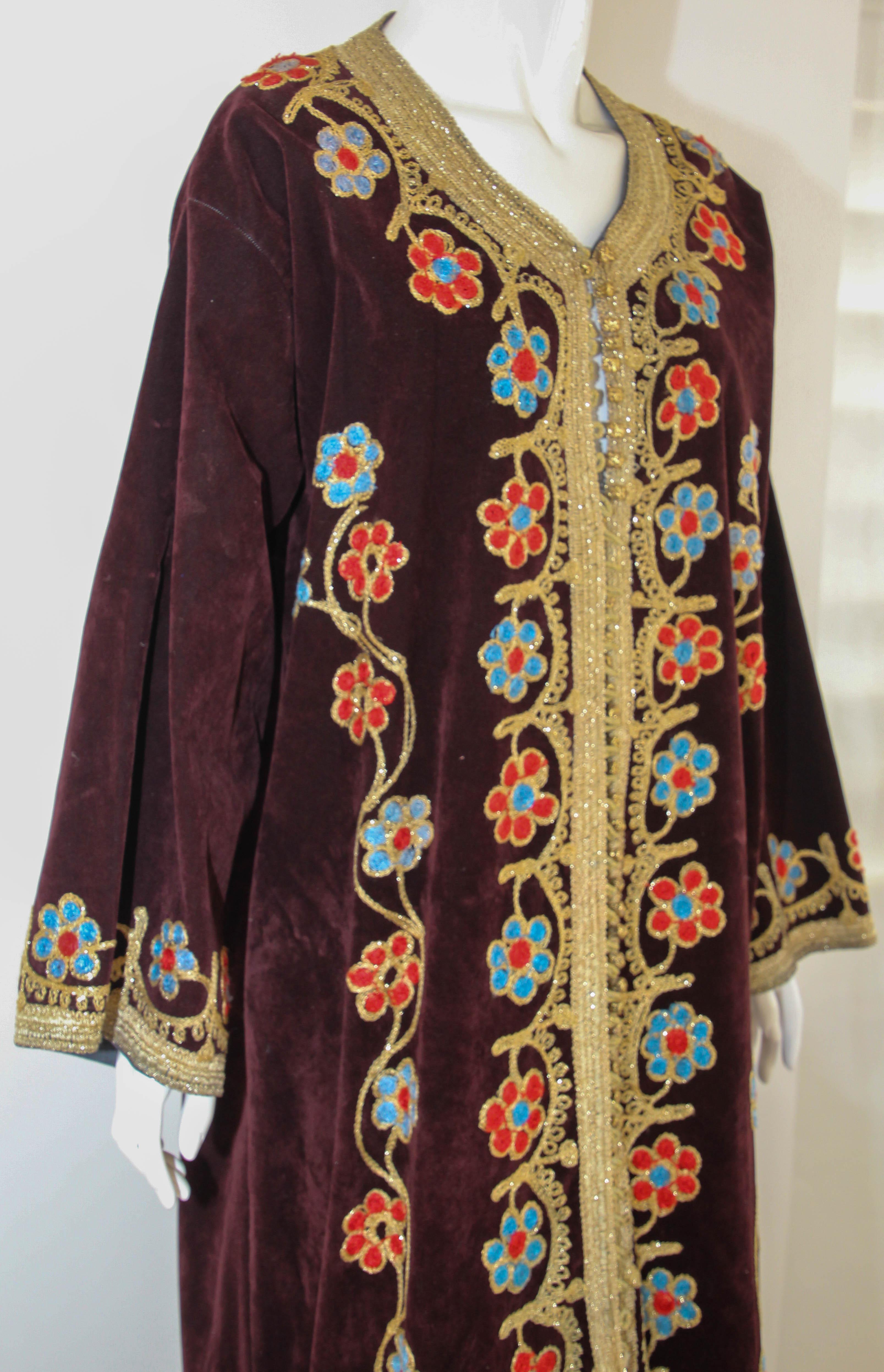 1960s Moroccan Velvet Kaftan Embroidered Vintage Bohemian Caftan For Sale 2