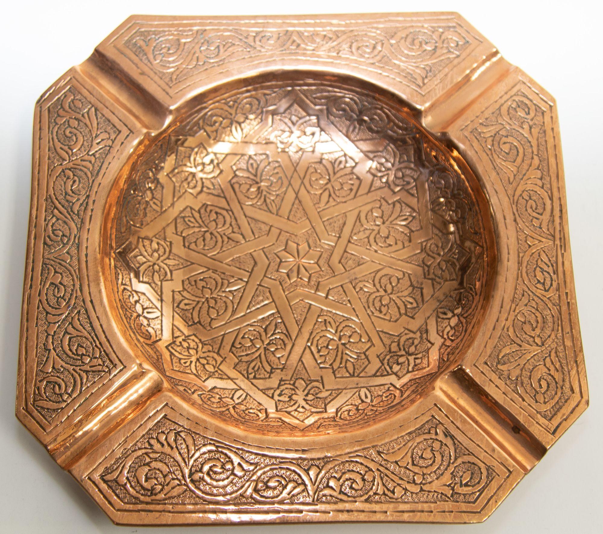 Large vintage Moroccan ashtray in octagonal metal hand-engraved with Moorish mosaic geometric designs.
Vintage large hammered copper mosaic ashtray, trinket dish, catchall, vide poche, brass metal Moorish tray, decorative dish.
This is a vintage