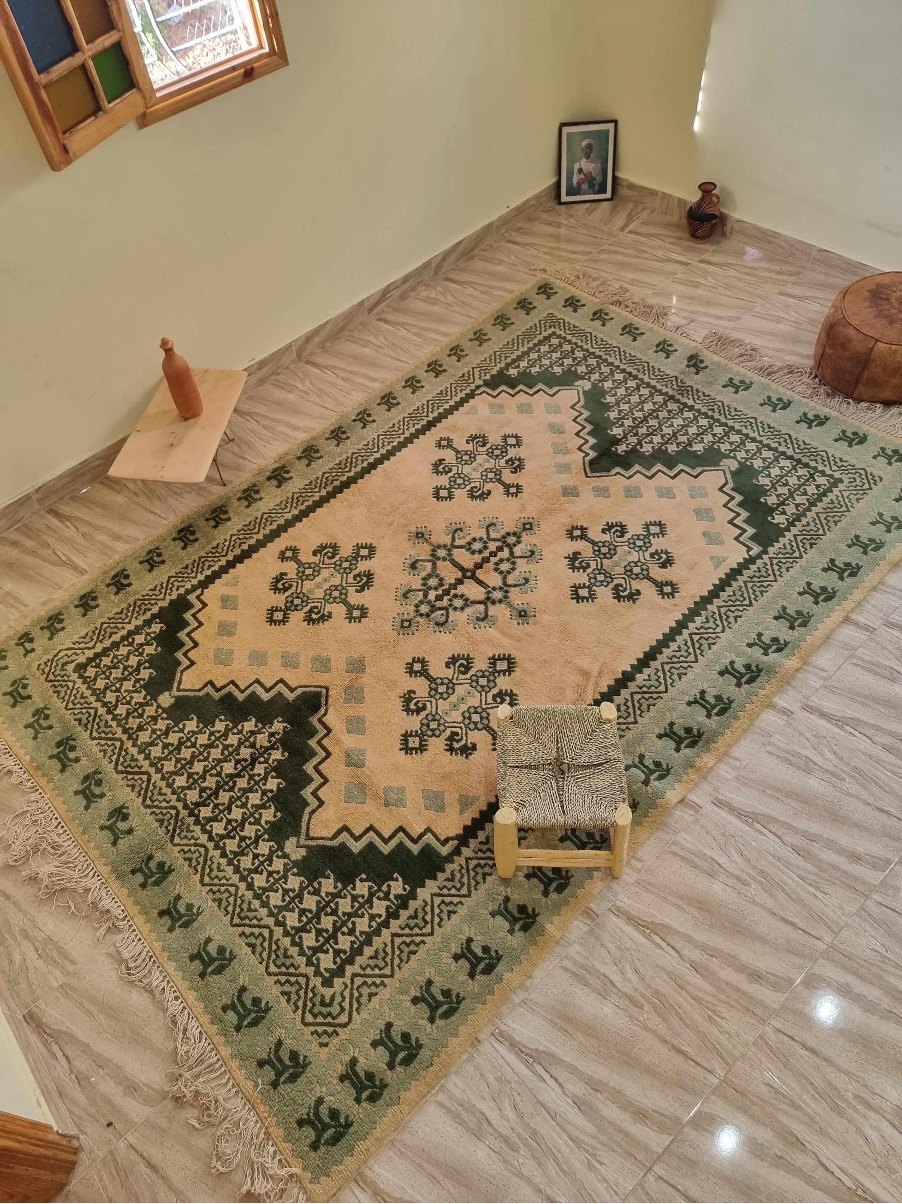 Moroccan Vintage Berber Rug In Good Condition For Sale In LANGUEUX, FR