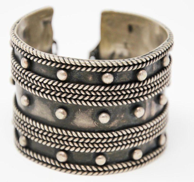 Moroccan Vintage Berber Tribal Ethnic Cuff For Sale 5