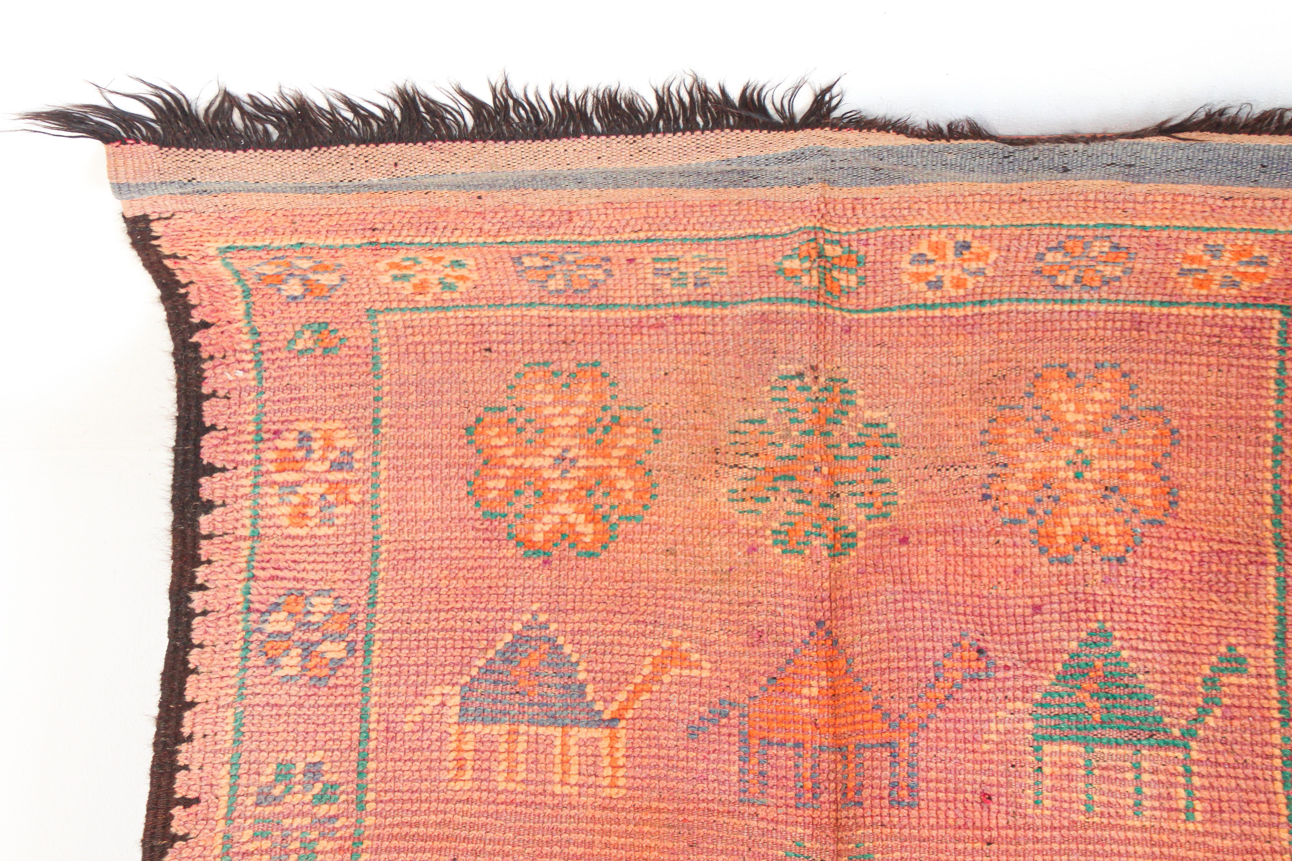 1960s Vintage Authentic Moroccan Berber Rug In Good Condition For Sale In North Hollywood, CA