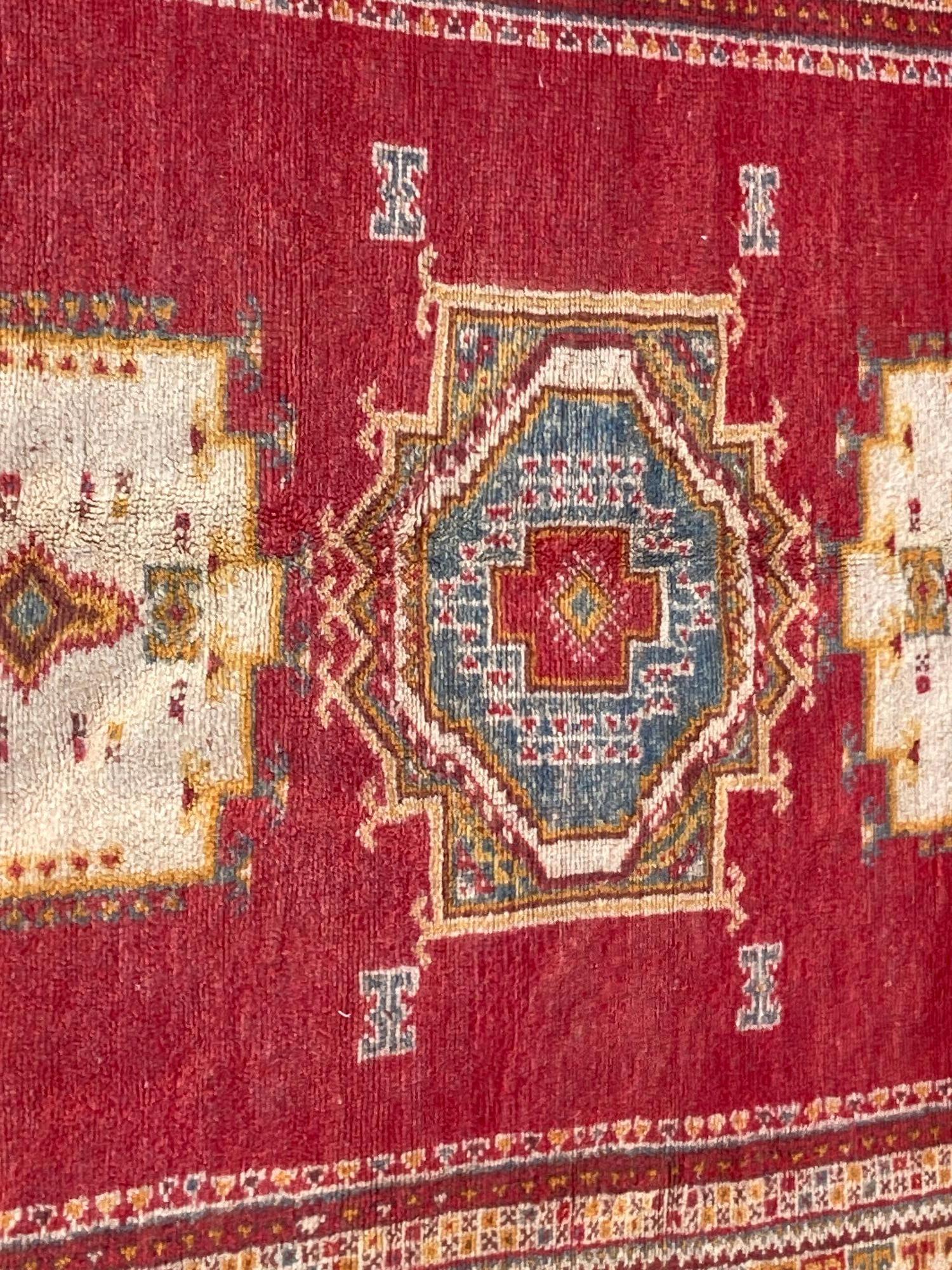 Tessuto a mano Tappeto tribale berbero marocchino vintage Boujad 1960s in vendita