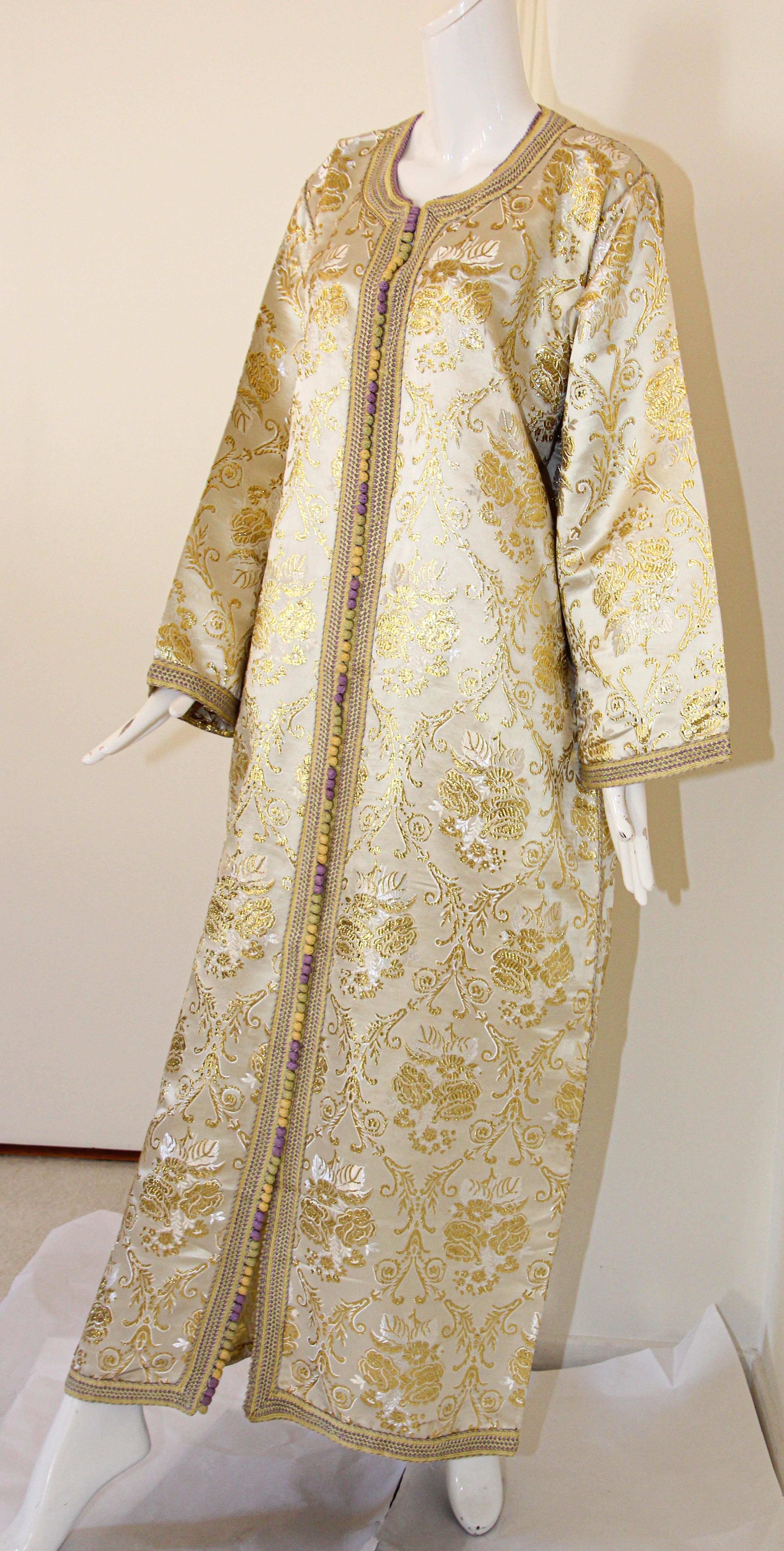 Marokkanischer Kaftan im Vintage-Stil aus goldenem Metallic-Brokat, Maxikleid, Kaftan (Gold) im Angebot