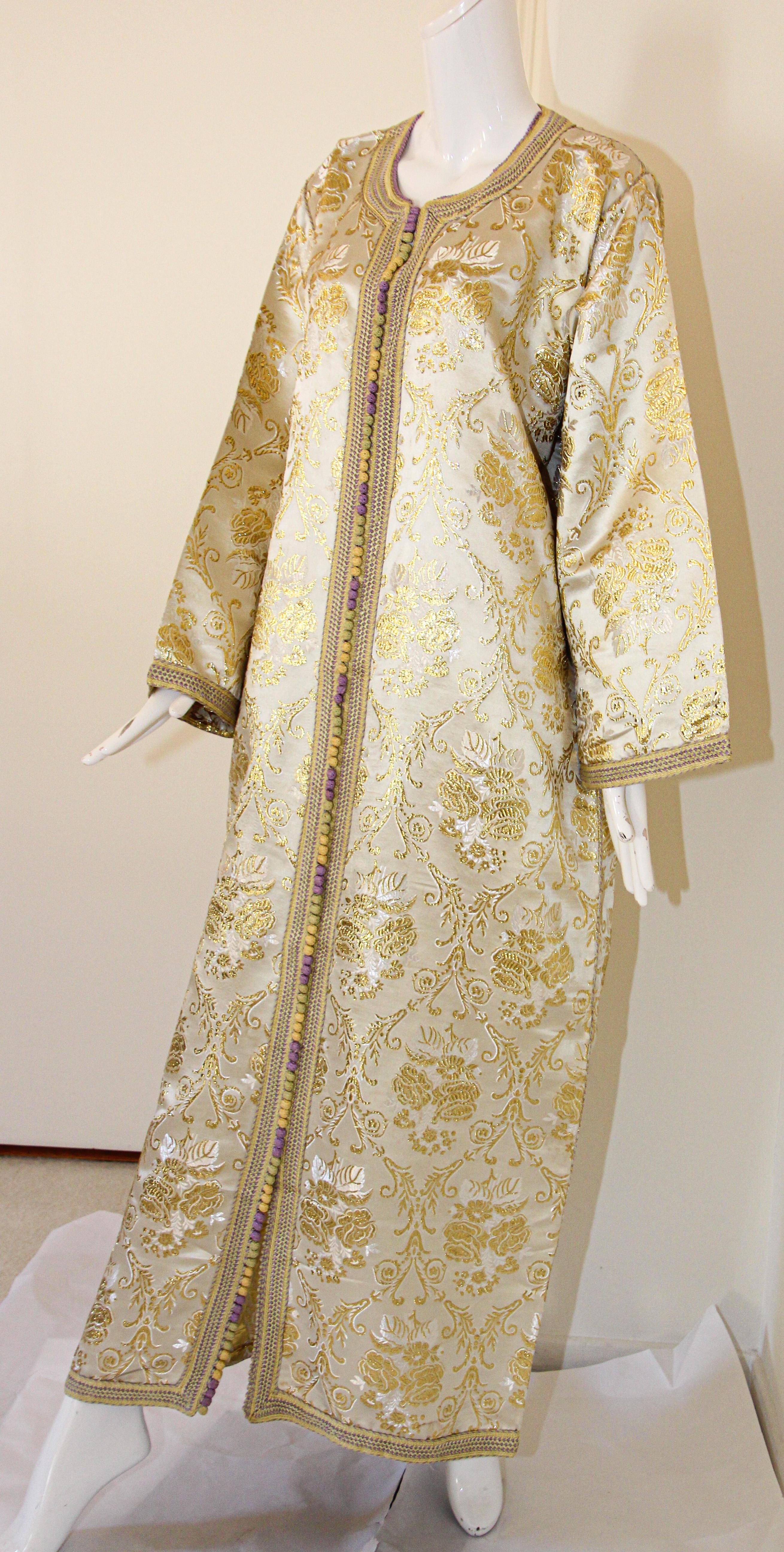 Caftán Vintage Marroquí en Brocado Metálico Dorado, Maxi Vestido Kaftán Morisco en venta