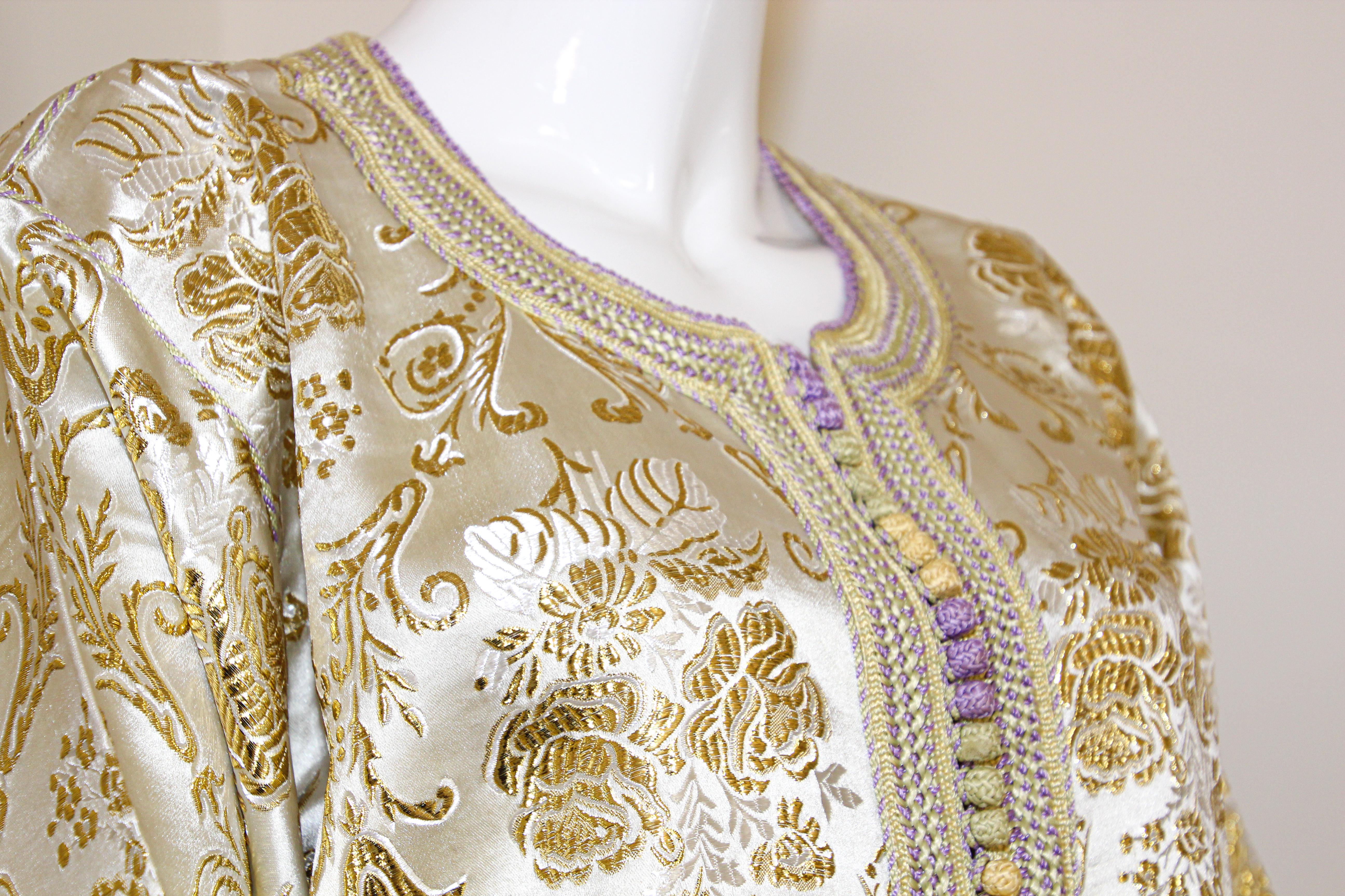 Caftán Vintage Marroquí en Brocado Metálico Dorado, Maxi Vestido Kaftán en venta 2