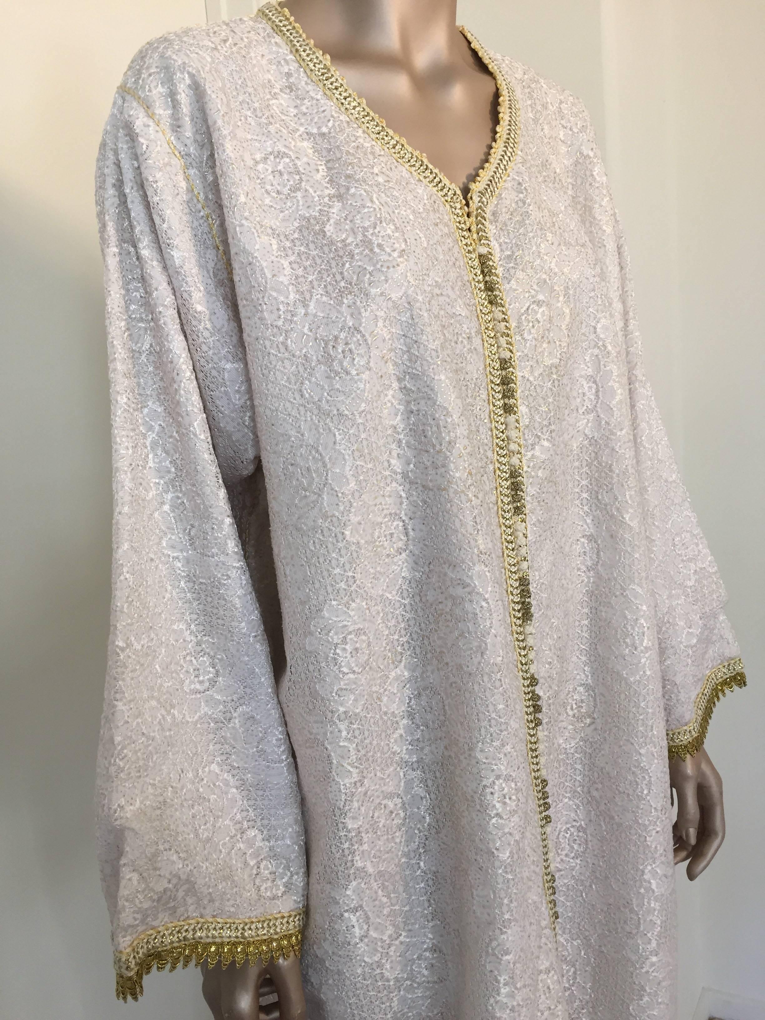 20th Century Moroccan Vintage Caftan in White and Gold Lace 1970s Kaftan Maxi Dress Large For Sale