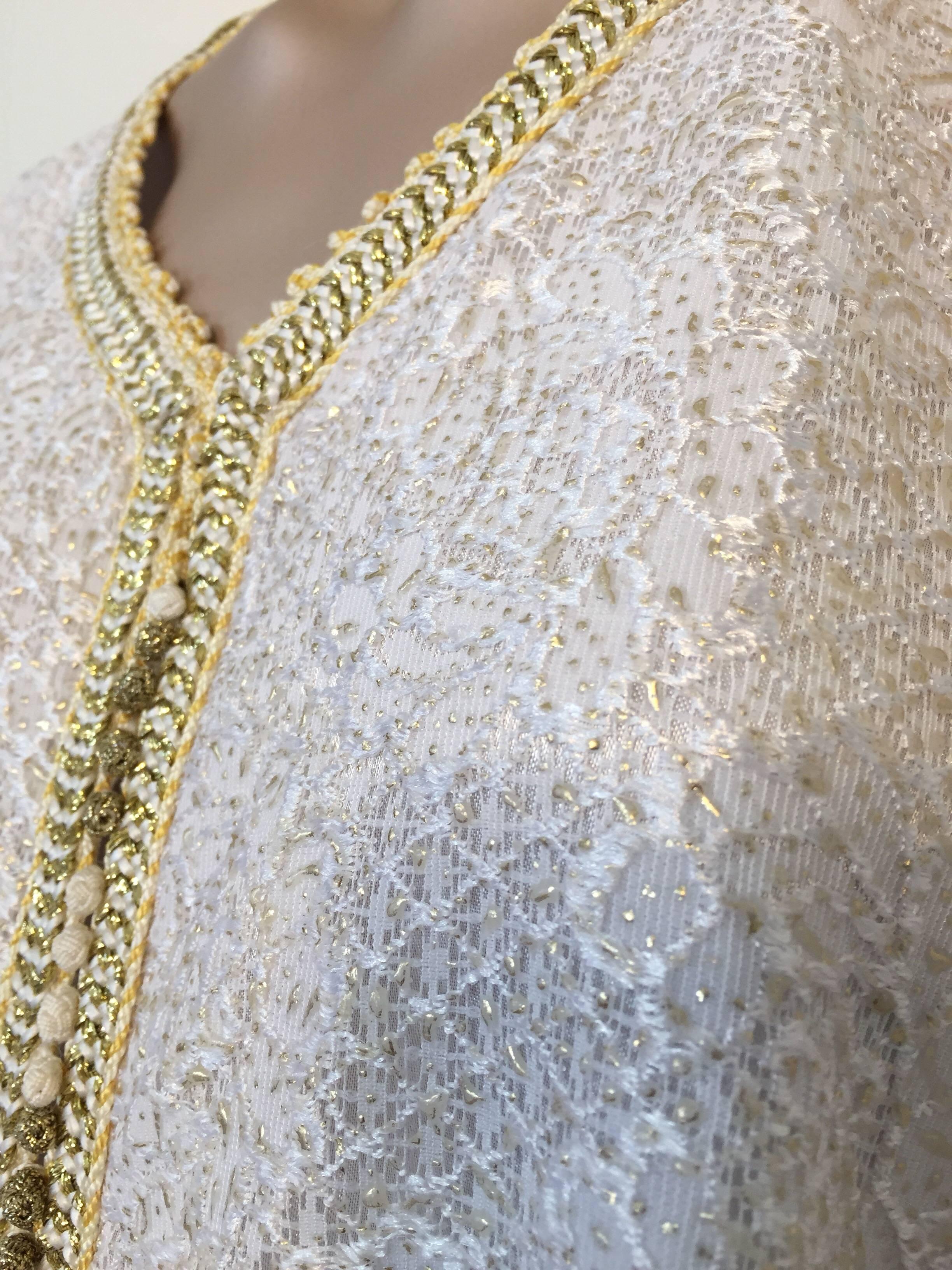 Marokkanischer Vintage Kaftan in Weiß und Gold Spitze 1970er Kaftan Maxi Kleid Groß im Zustand „Gut“ im Angebot in North Hollywood, CA