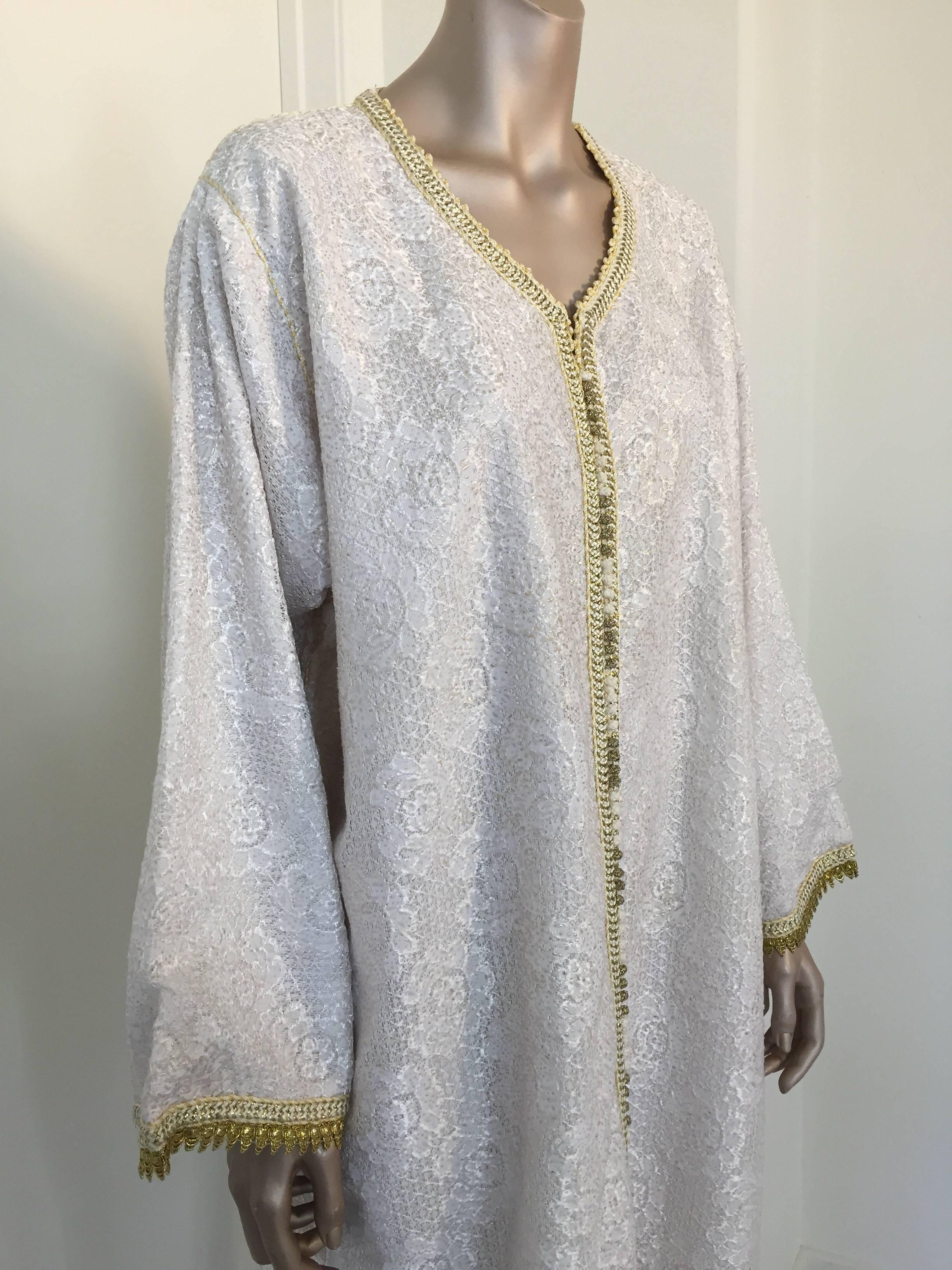 Gray Moroccan Vintage Caftan in White and Gold Lace 1970s Kaftan Maxi Dress Large For Sale