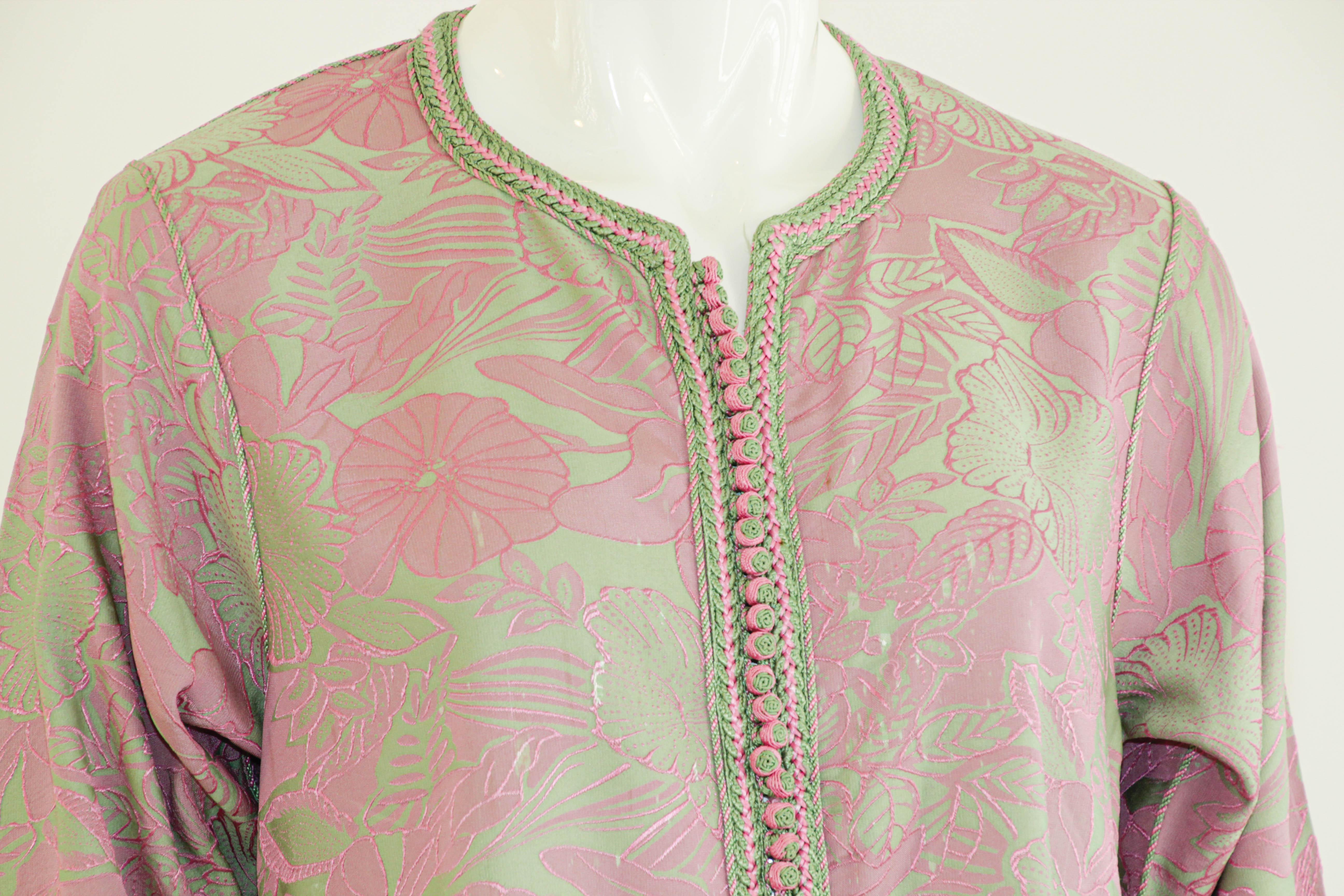 Caftan marocain vintage avec bordure rose et verte en vente 5