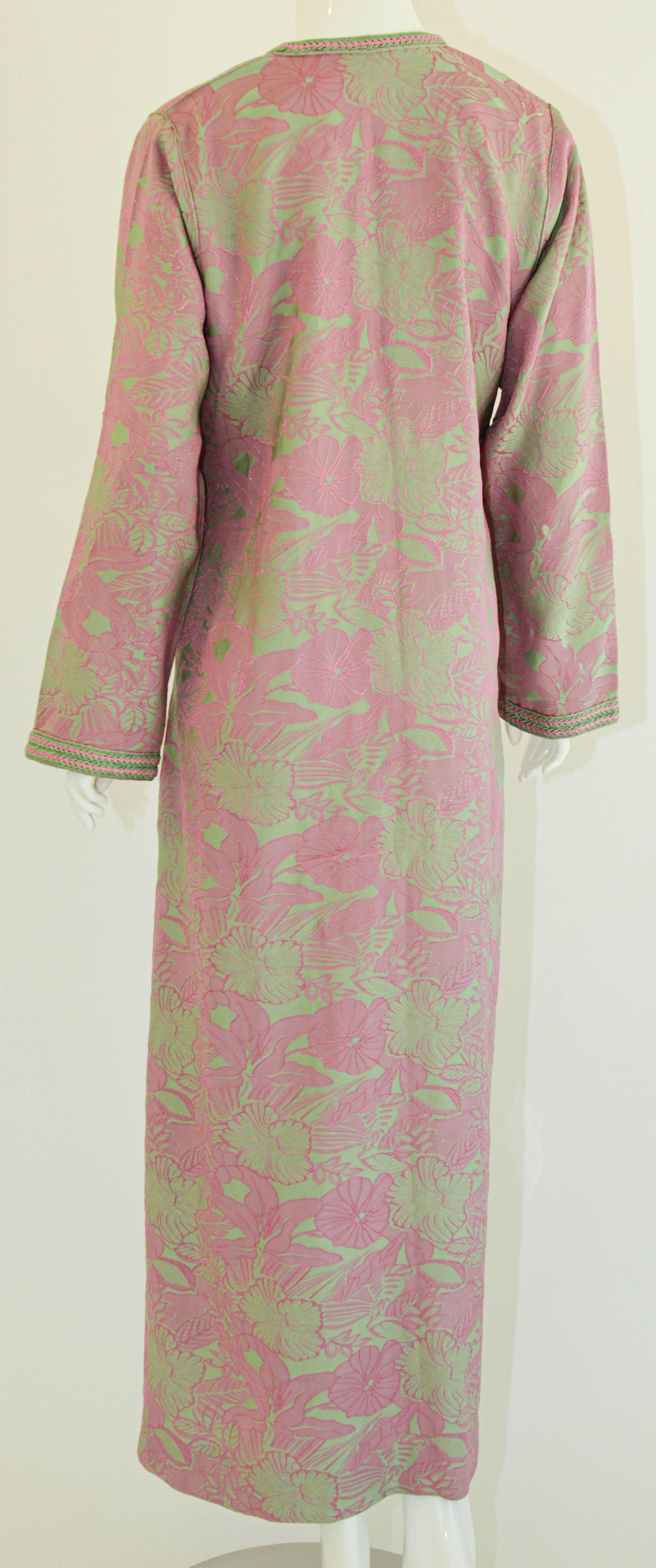 Moroccan Vintage Caftan Pink and Green Trim For Sale 9