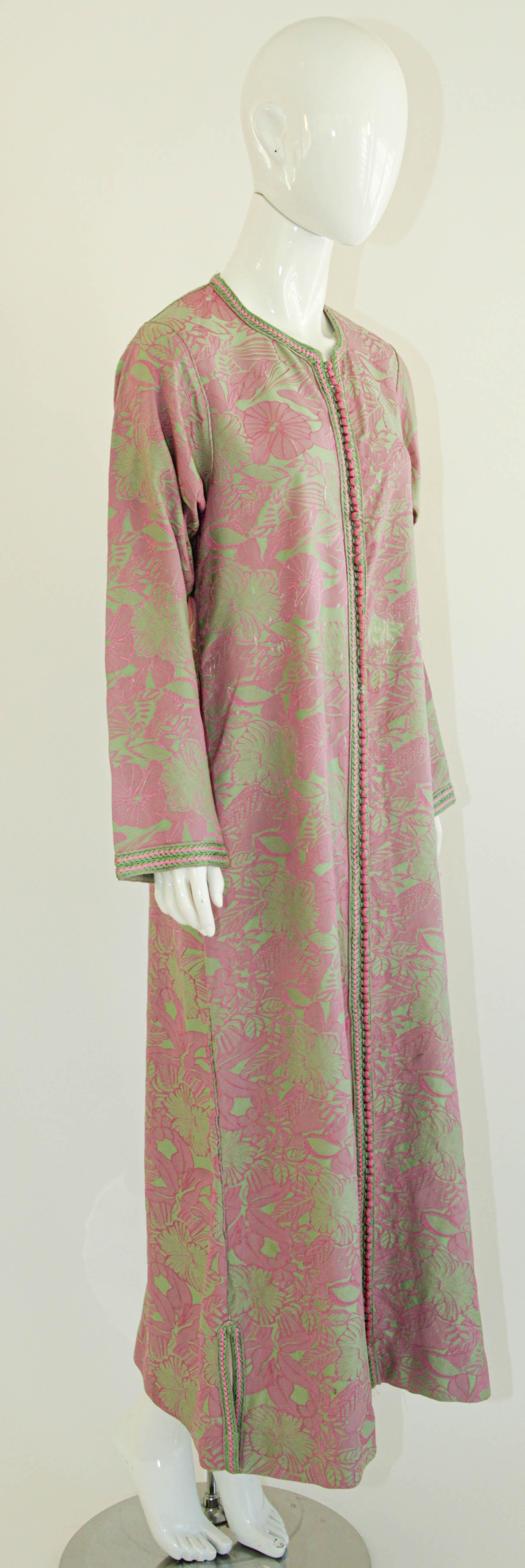 Moroccan Vintage Caftan Pink and Green Trim For Sale 10