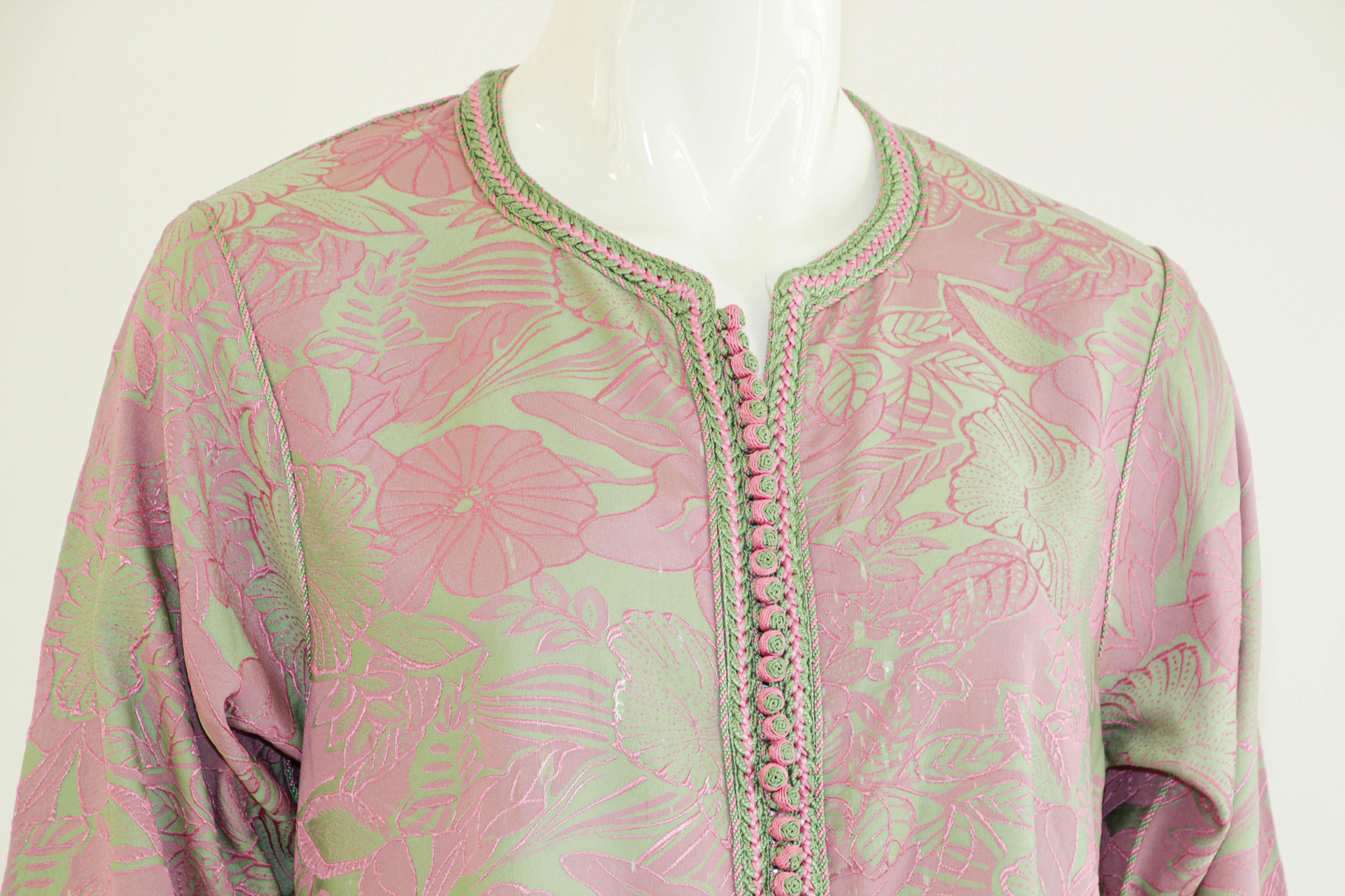 Caftan marocain vintage avec bordure rose et verte en vente 14